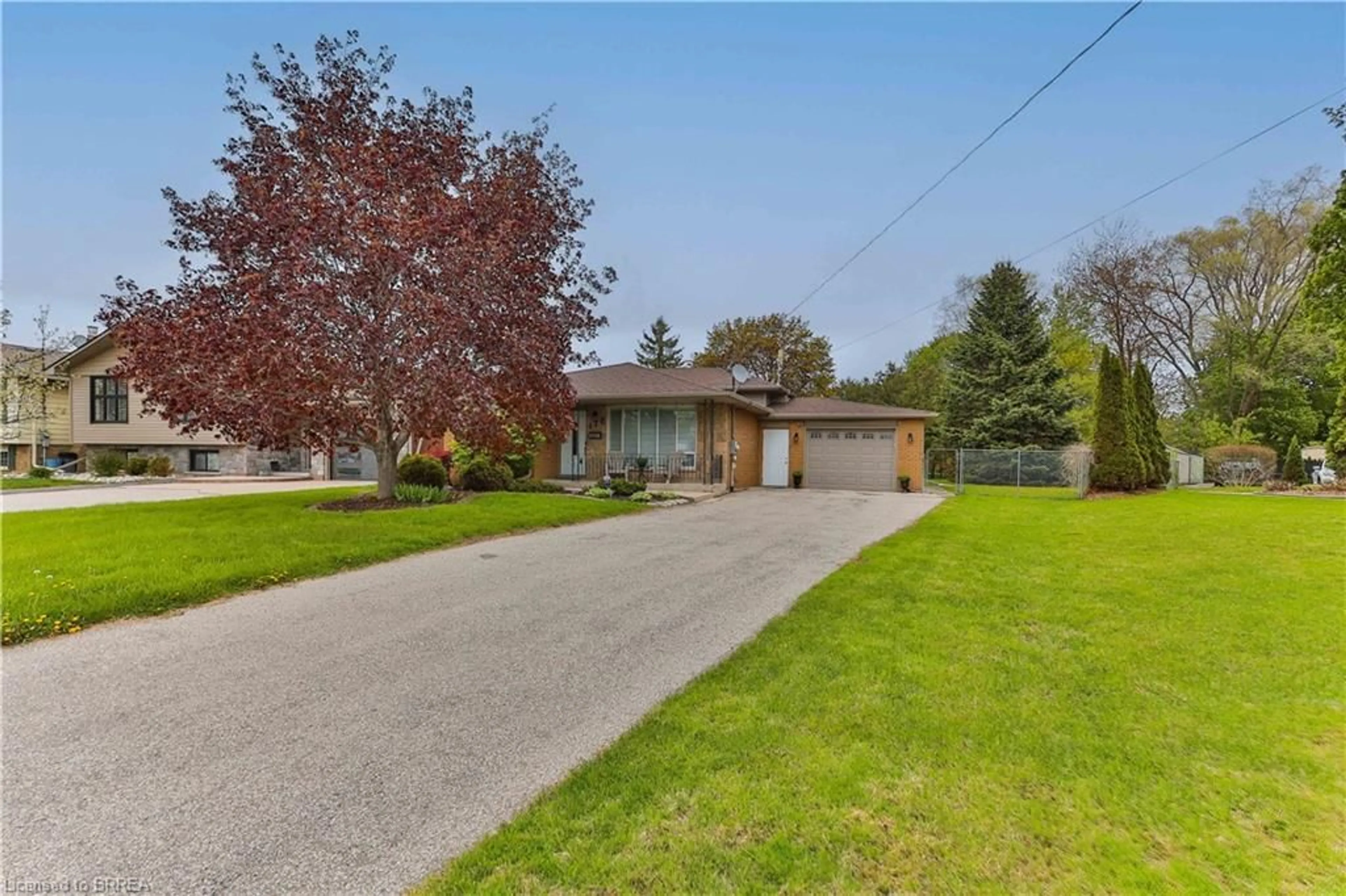 A pic from outside/outdoor area/front of a property/back of a property/a pic from drone, street for 170 Paris Rd, Brantford Ontario N3R 6M4
