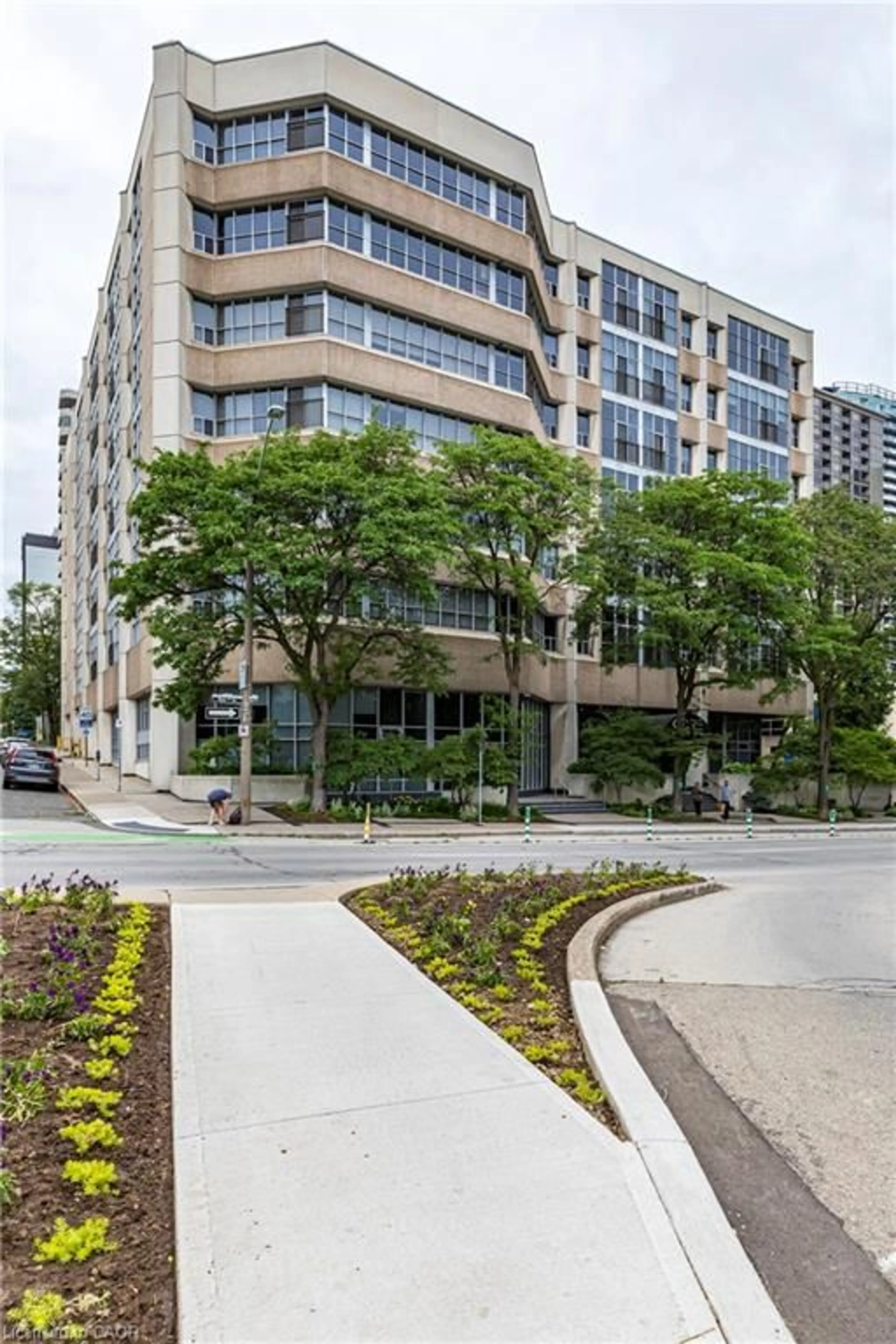 Patio, street for 66 Bay St #410, Hamilton Ontario L8P 4Z6