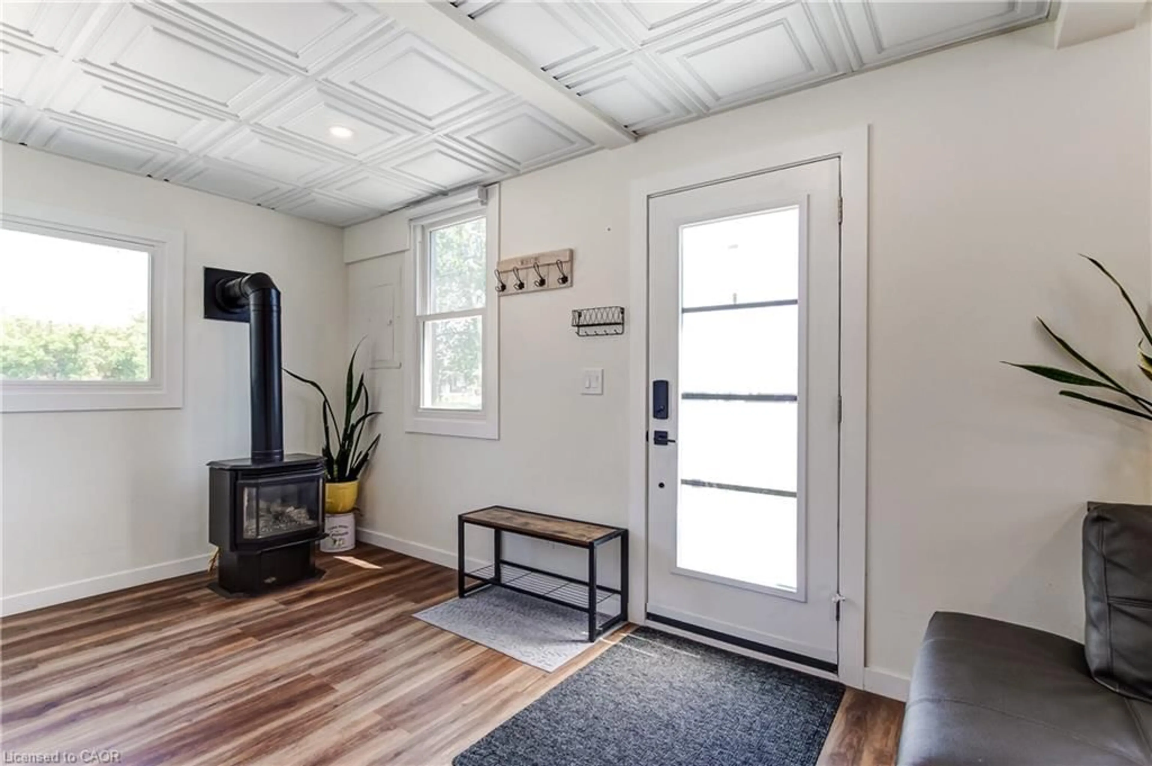 Indoor entryway for 35 Pansy Ave, Port Dover Ontario N0A 1N7