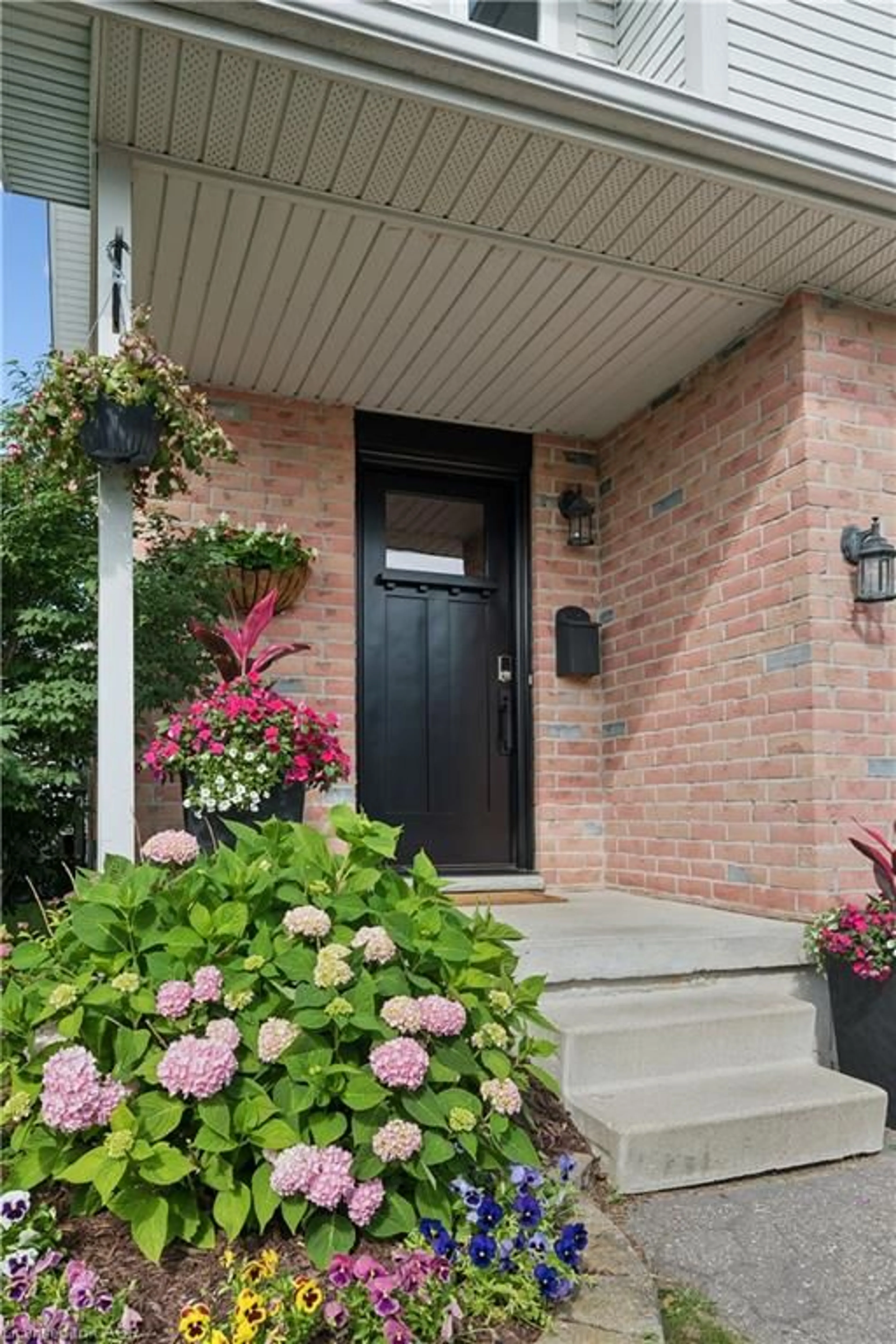 Unknown for 607 Royal Fern St, Waterloo Ontario N2V 2P5