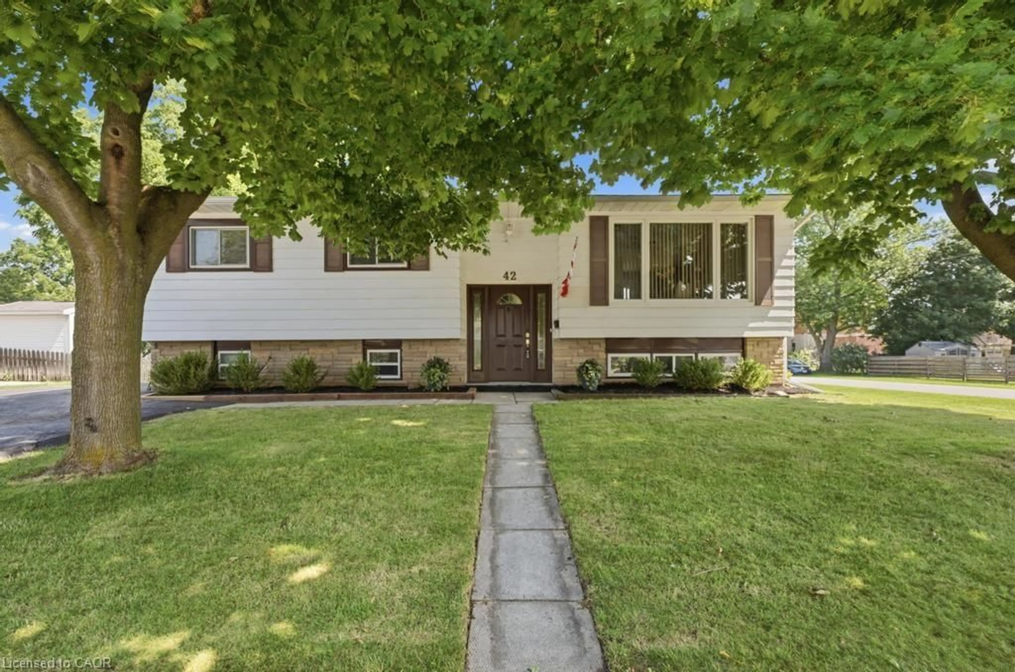Home with brick exterior material, street for 42 Jane St, Hagersville Ontario N0A 1H0