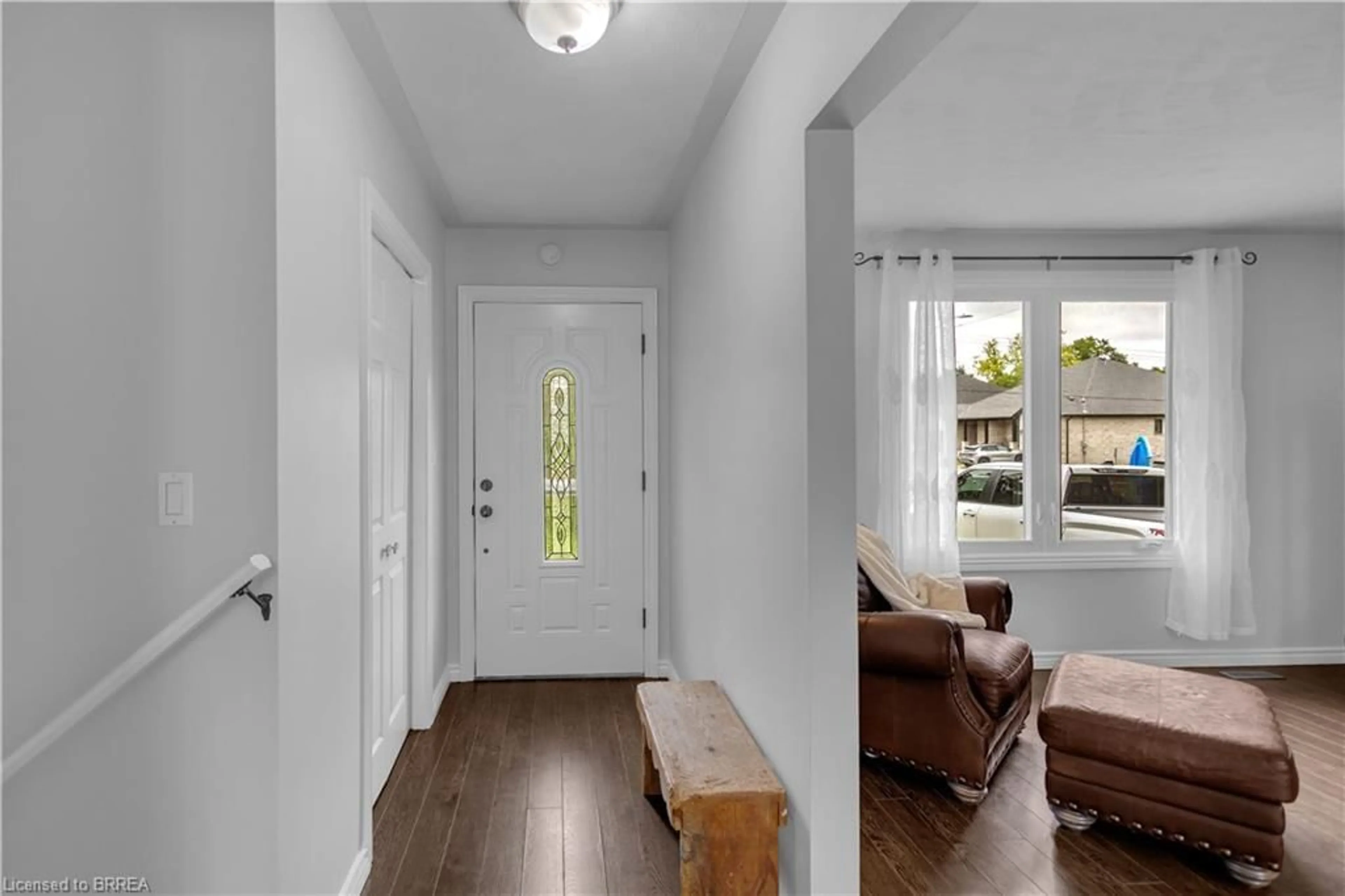 Indoor entryway for 218 Mechanic St, Waterford Ontario N0E 1Y0