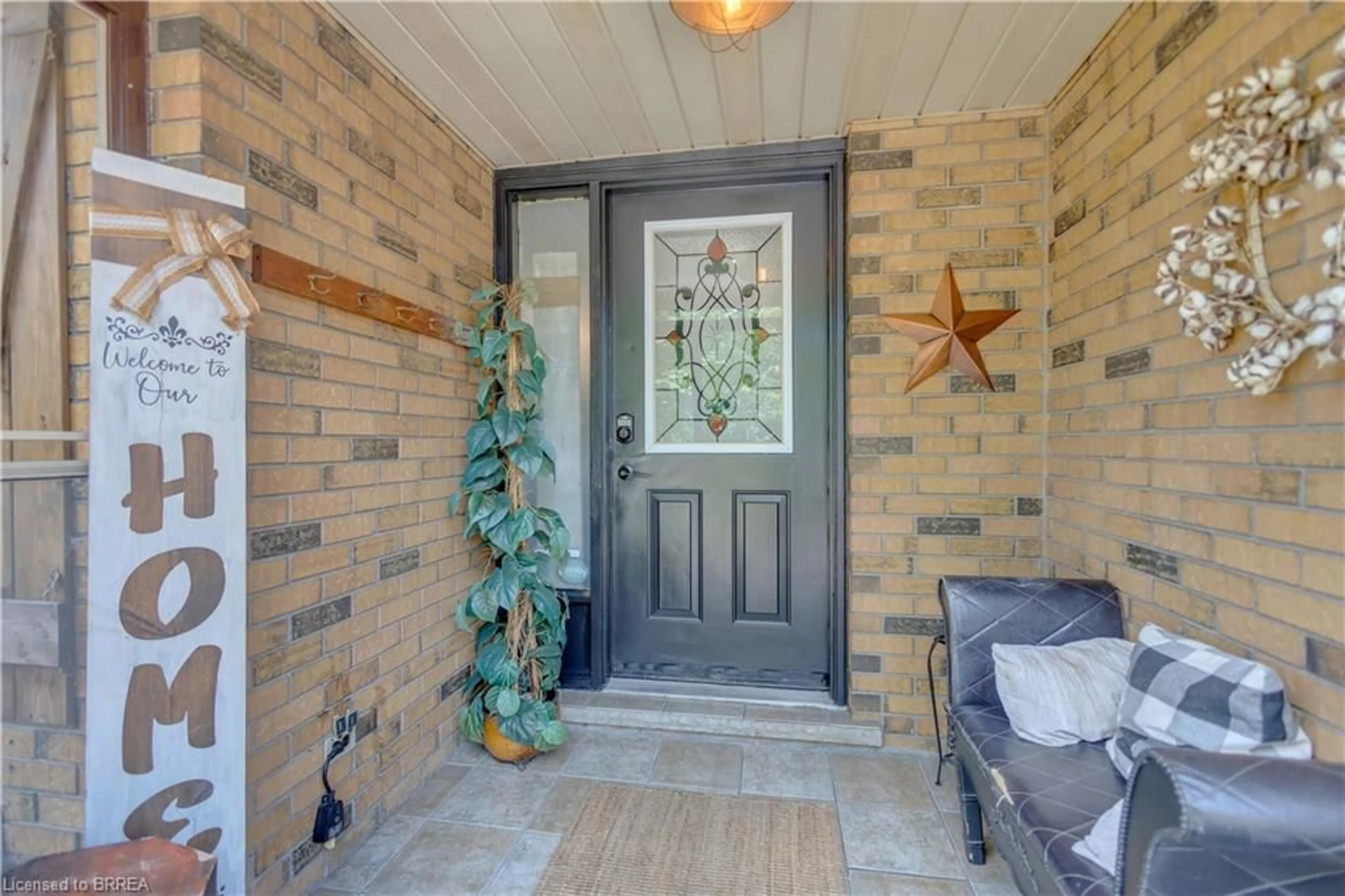 Indoor entryway for 34 Elmvale Cres, Townsend Ontario N0A 1S0