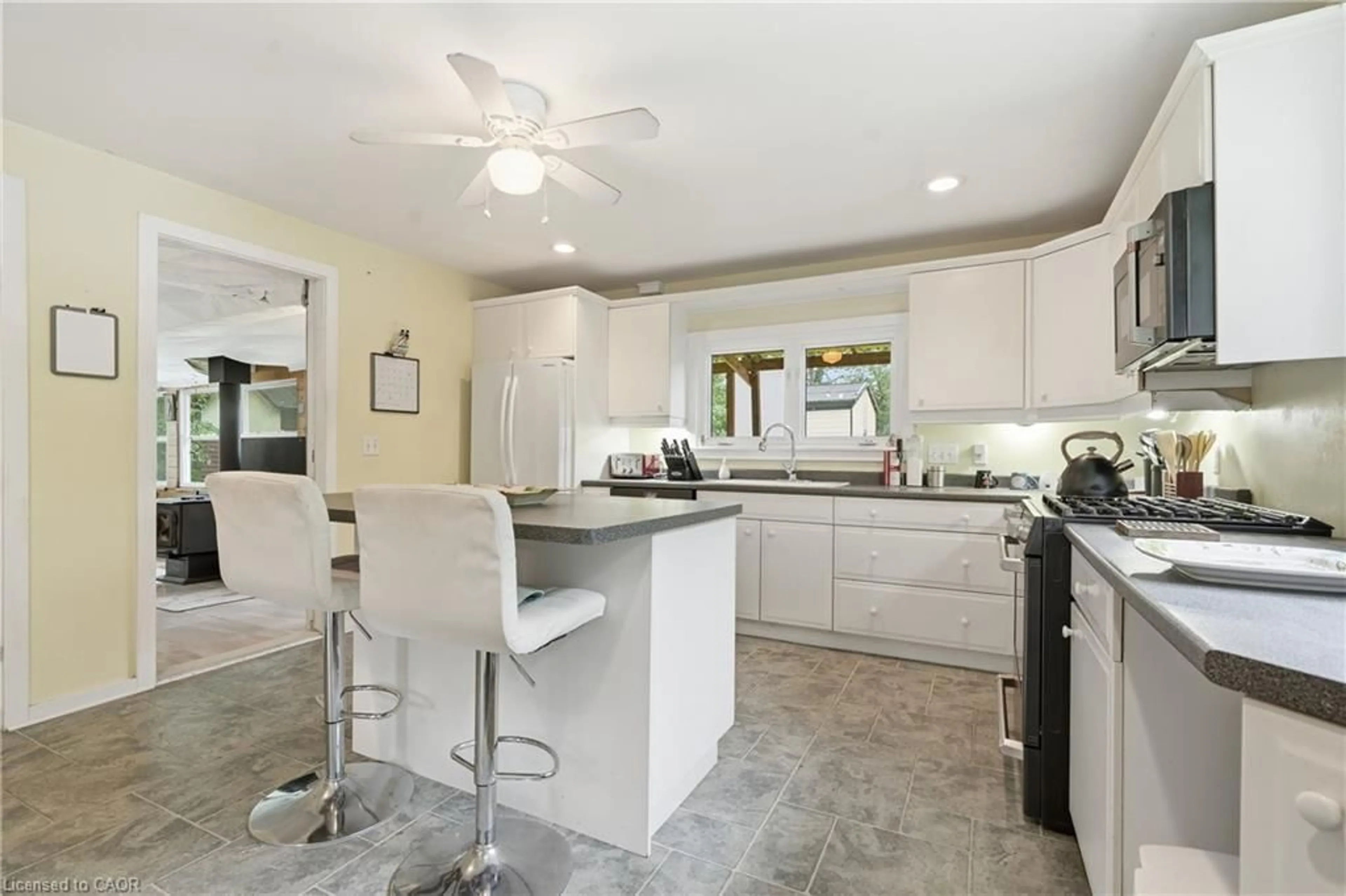 Open concept kitchen, ceramic/tile floor for 633 Point Abino Rd, Ridgeway Ontario L0S 1N0
