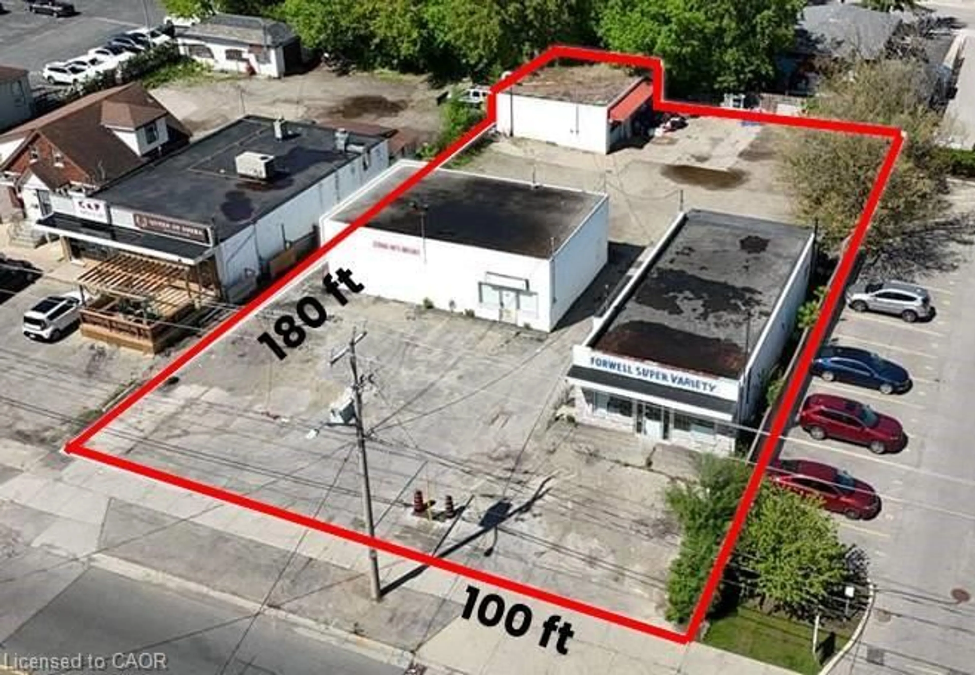A pic from outside/outdoor area/front of a property/back of a property/a pic from drone, street for 351-355 Lancaster St, Kitchener Ontario N2H 4V4