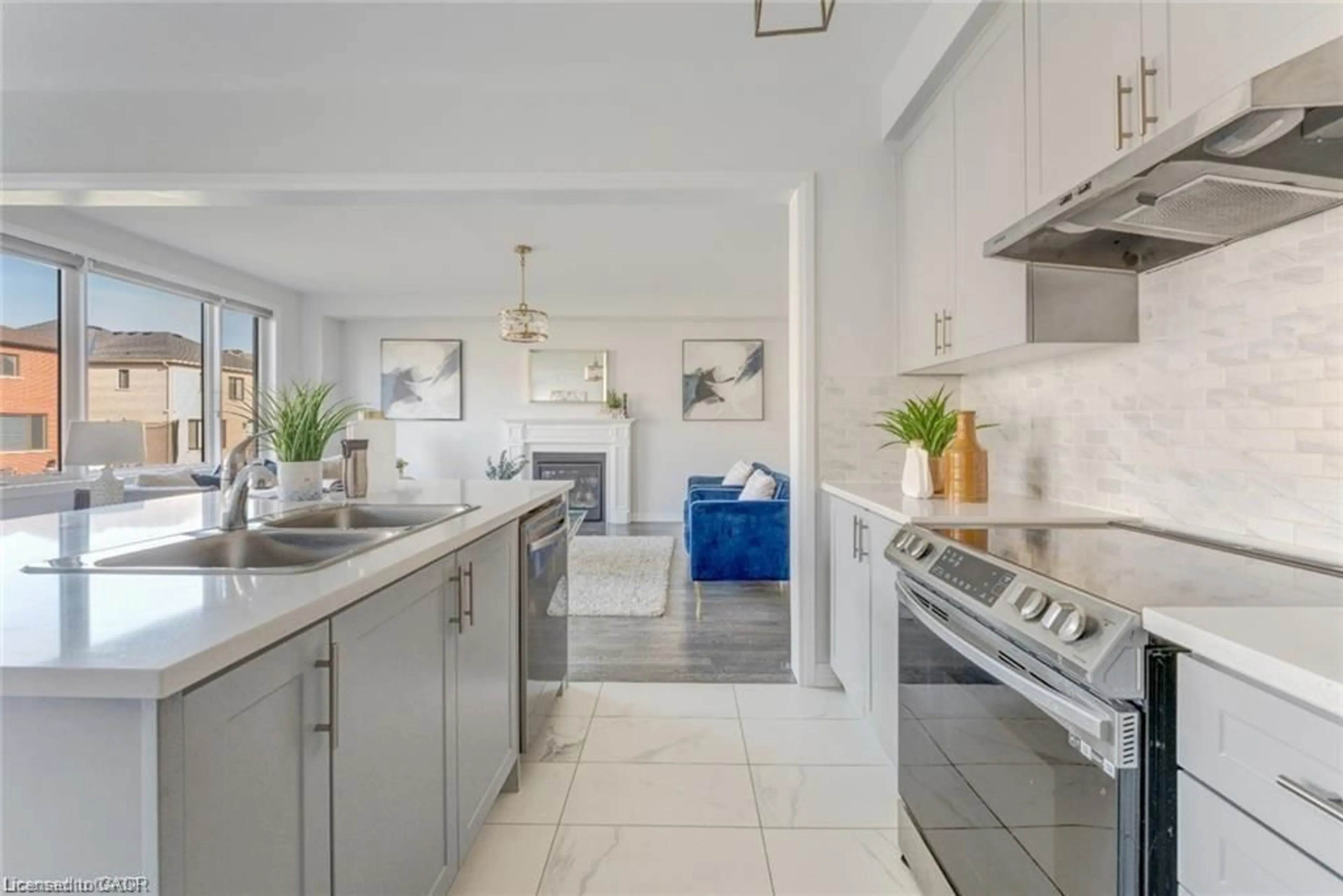 Open concept kitchen, ceramic/tile floor for 806 Sobeski Ave, Woodstock Ontario N4T 0P1