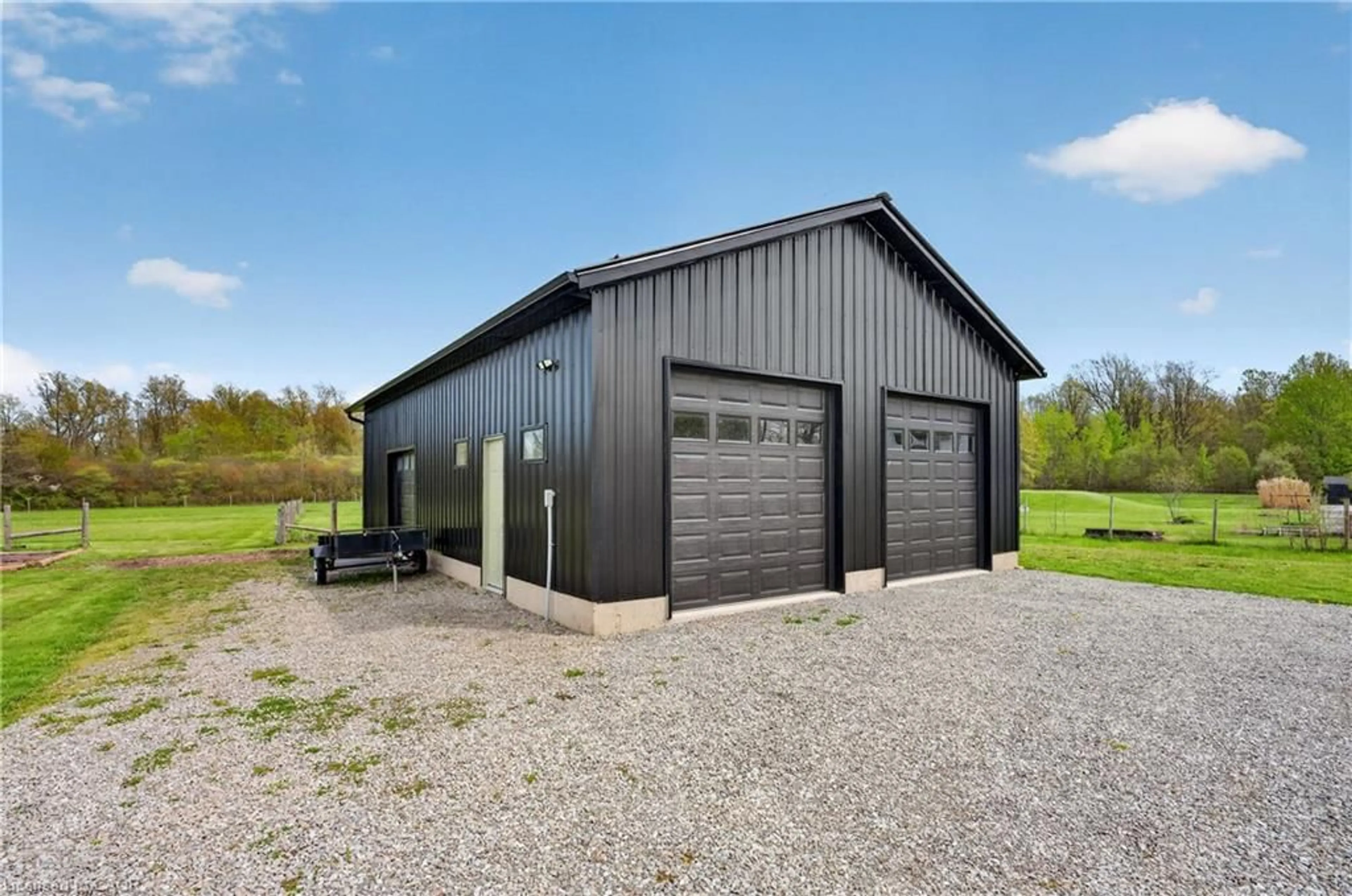 Indoor garage for 2266 Pettit Rd, Fort Erie Ontario L2A 5M4