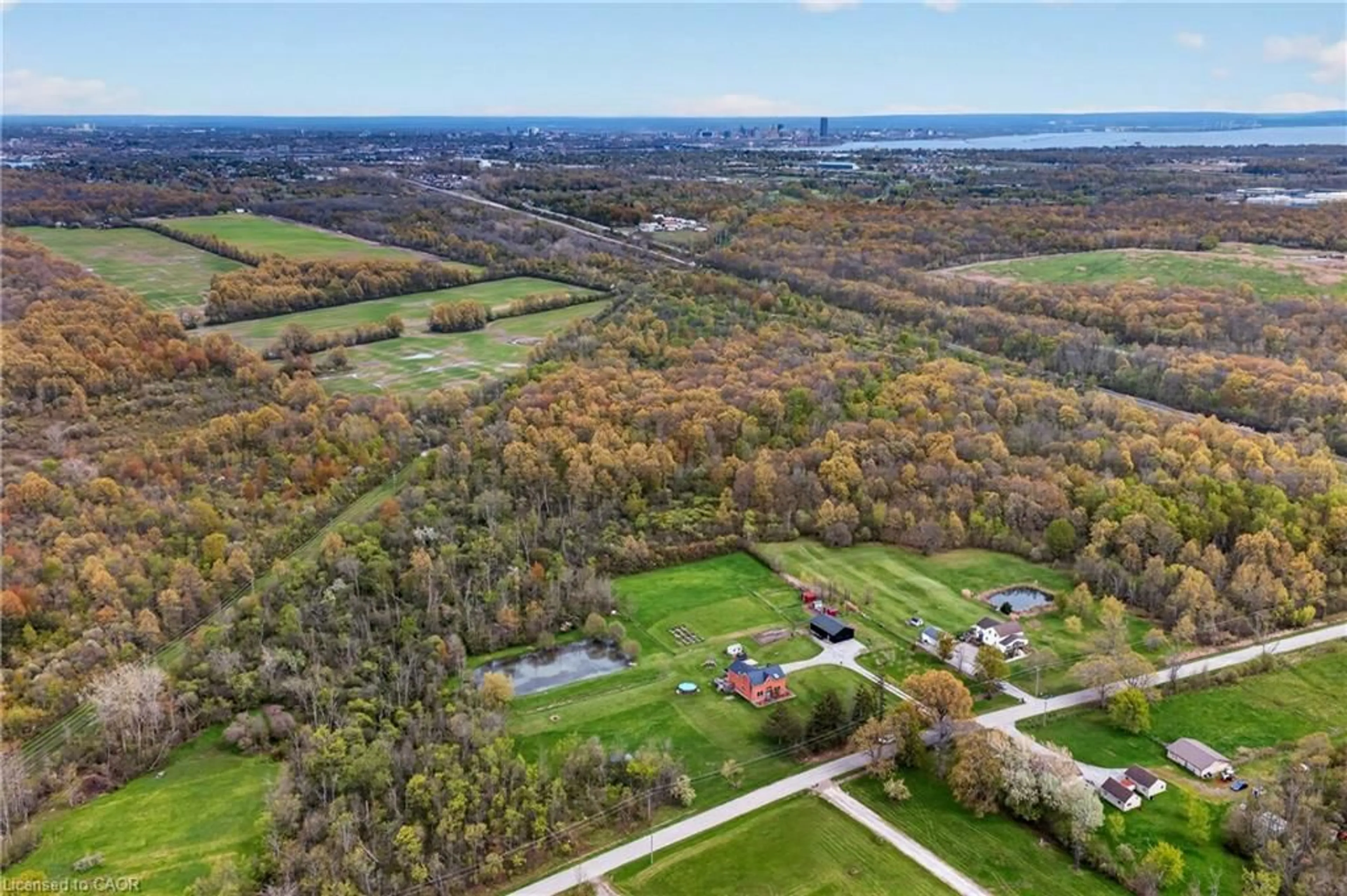 A pic from outside/outdoor area/front of a property/back of a property/a pic from drone, unknown for 2266 Pettit Rd, Fort Erie Ontario L2A 5M4