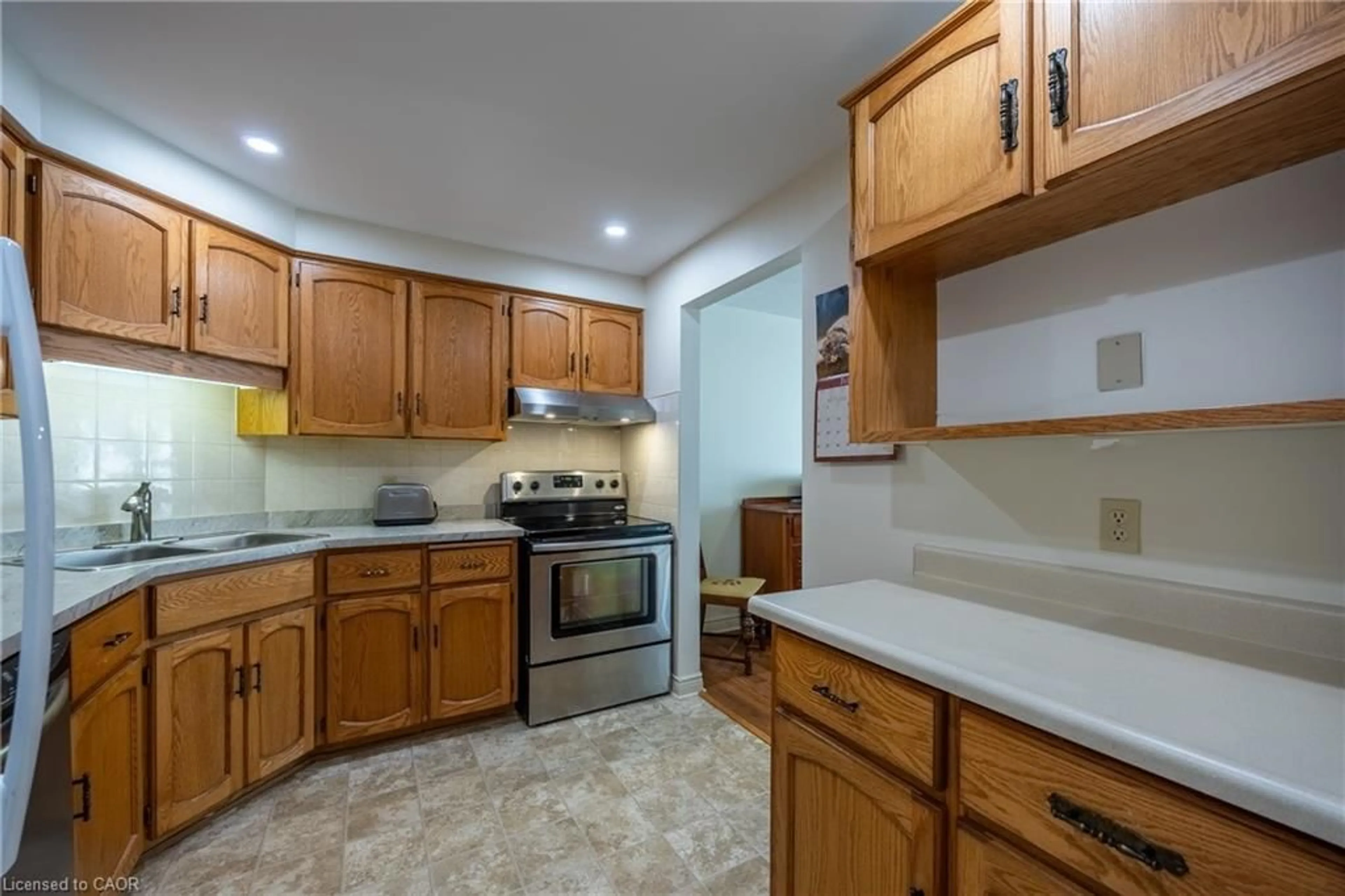 Standard kitchen, ceramic/tile floor for 303 William St #205, Delhi Ontario N4B 1N1