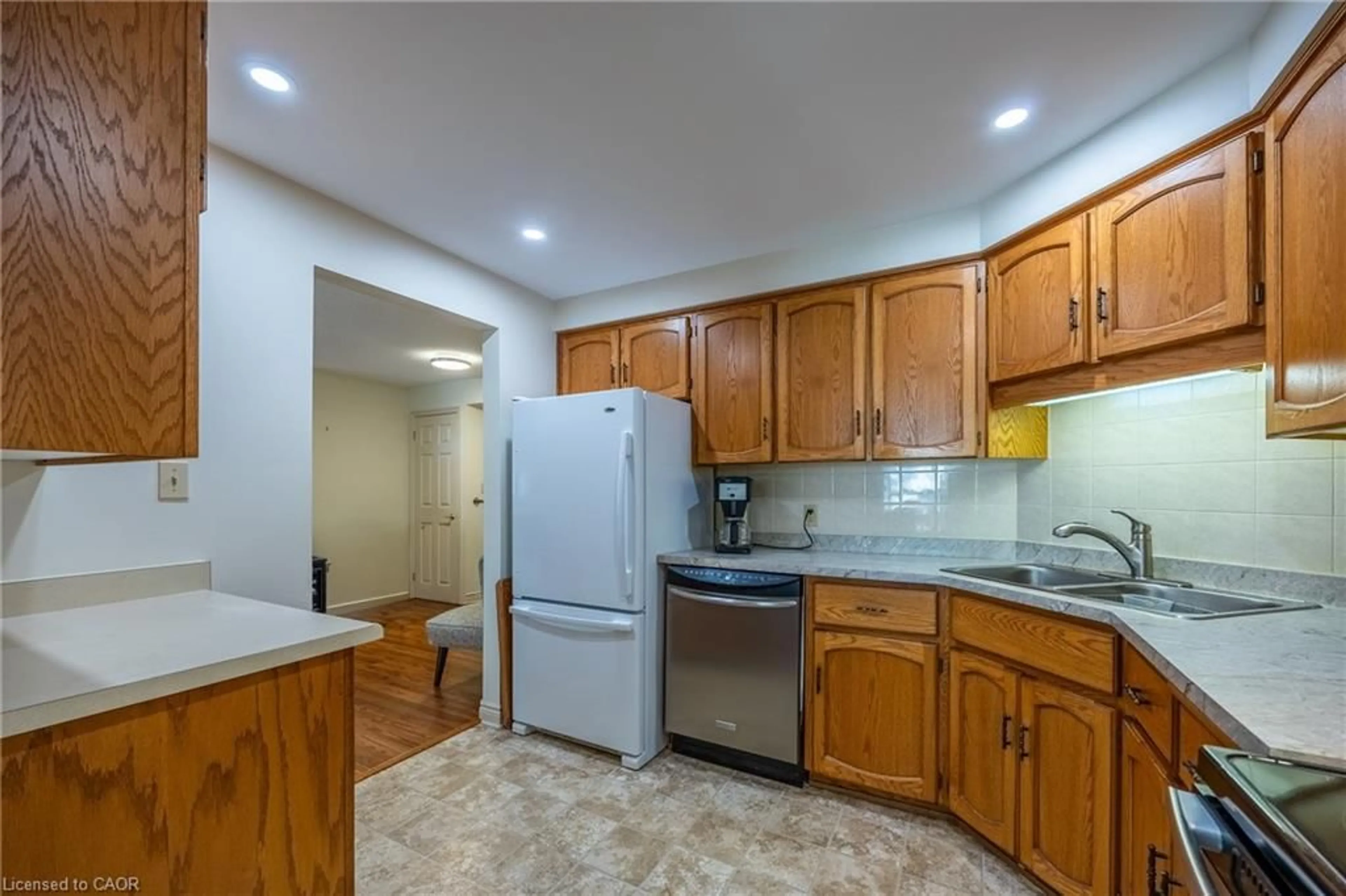 Standard kitchen, unknown for 303 William St #205, Delhi Ontario N4B 1N1