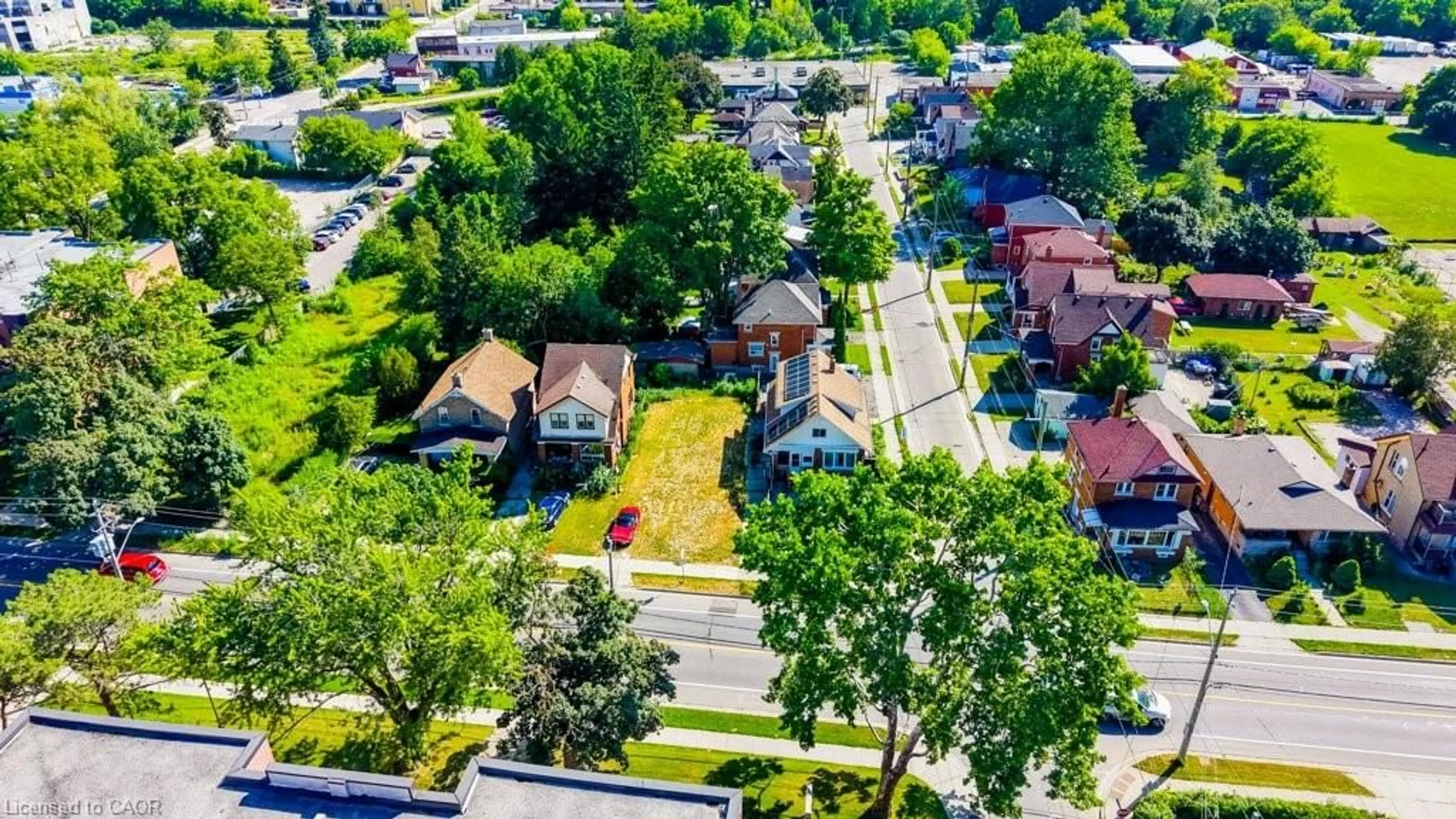 A pic from outside/outdoor area/front of a property/back of a property/a pic from drone, street for 153 Courtland Ave, Kitchener Ontario N2G 2V2