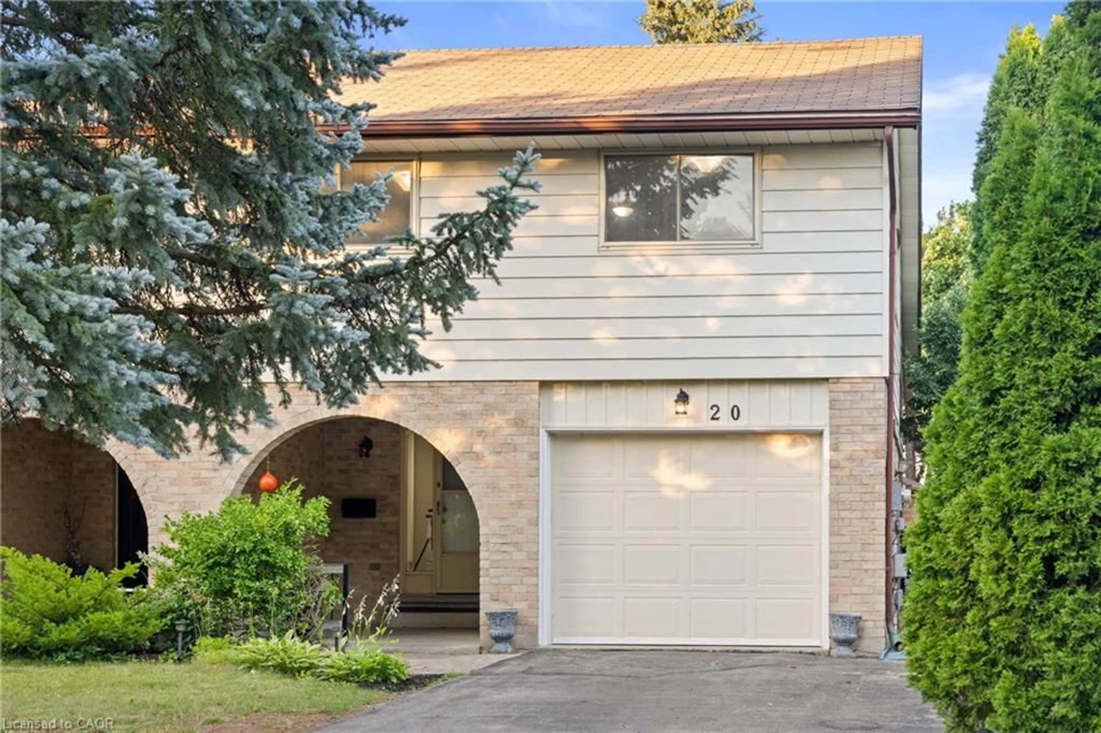 Unknown for 20 Highcroft Crt, Kitchener Ontario N2E 2N9