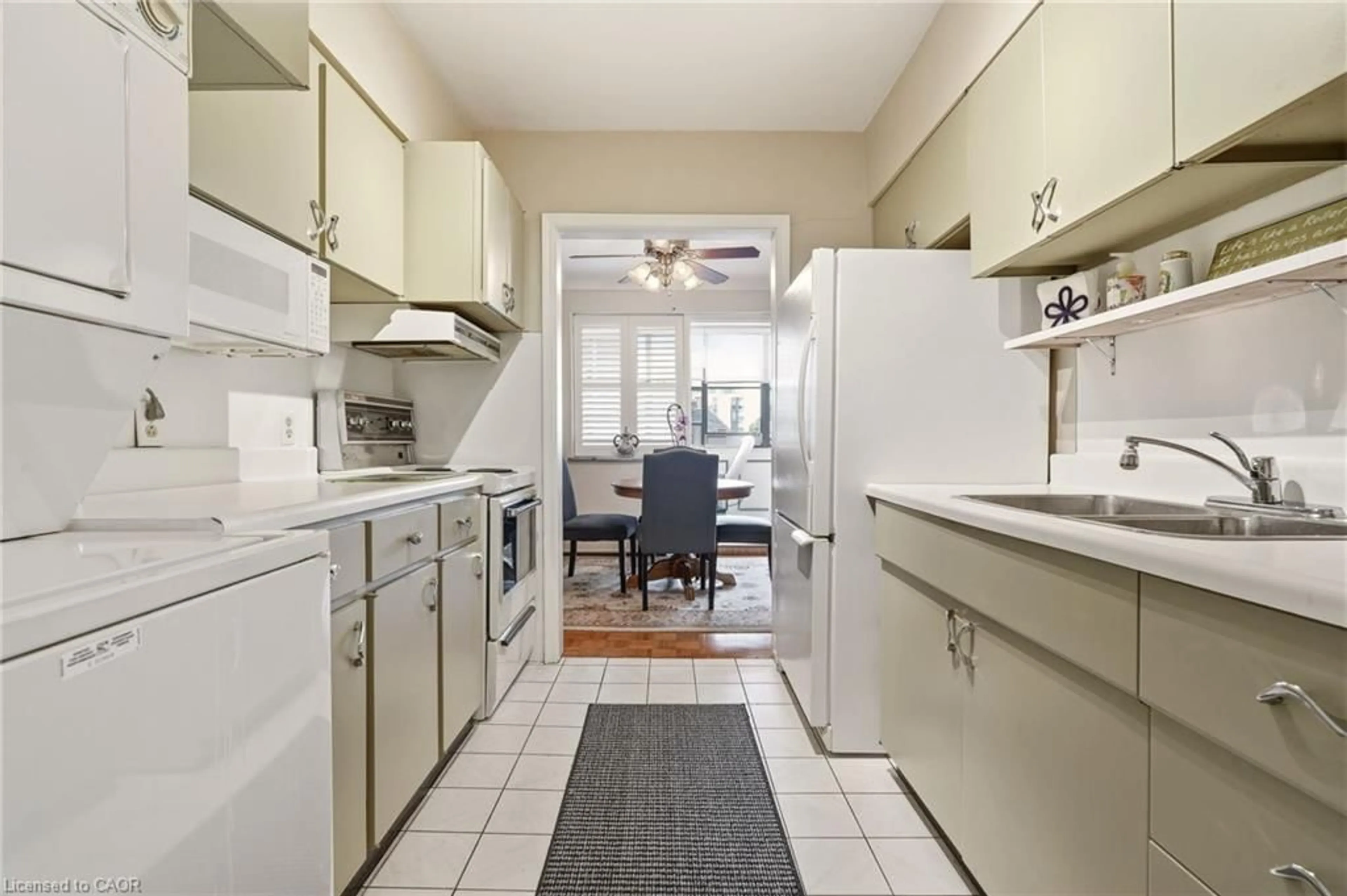 Standard kitchen, ceramic/tile floor for 38 Charlton Ave #402, Hamilton Ontario L8P 2C1