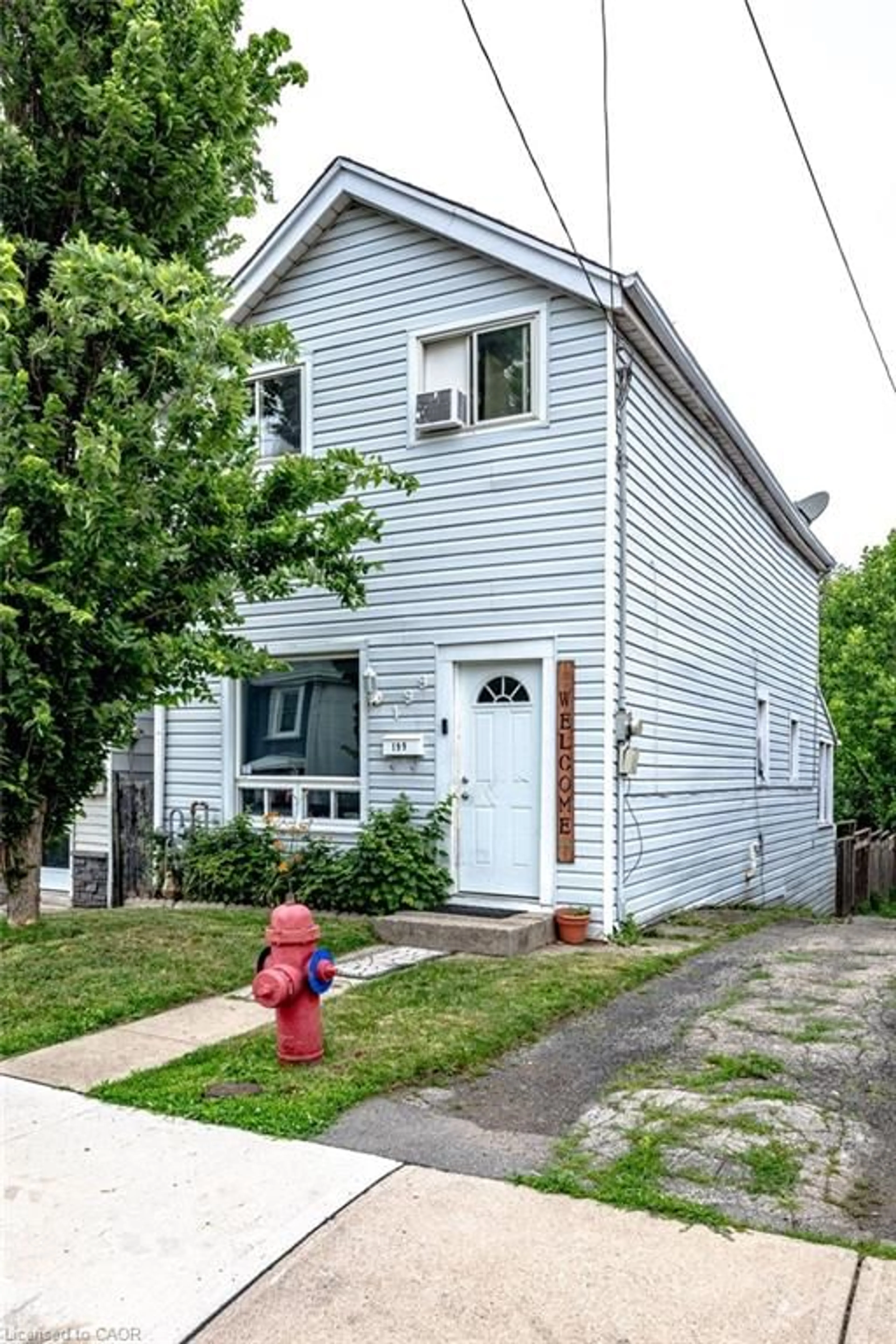 Home with vinyl exterior material, street for 199 Wood St, Hamilton Ontario L8L 3Z2