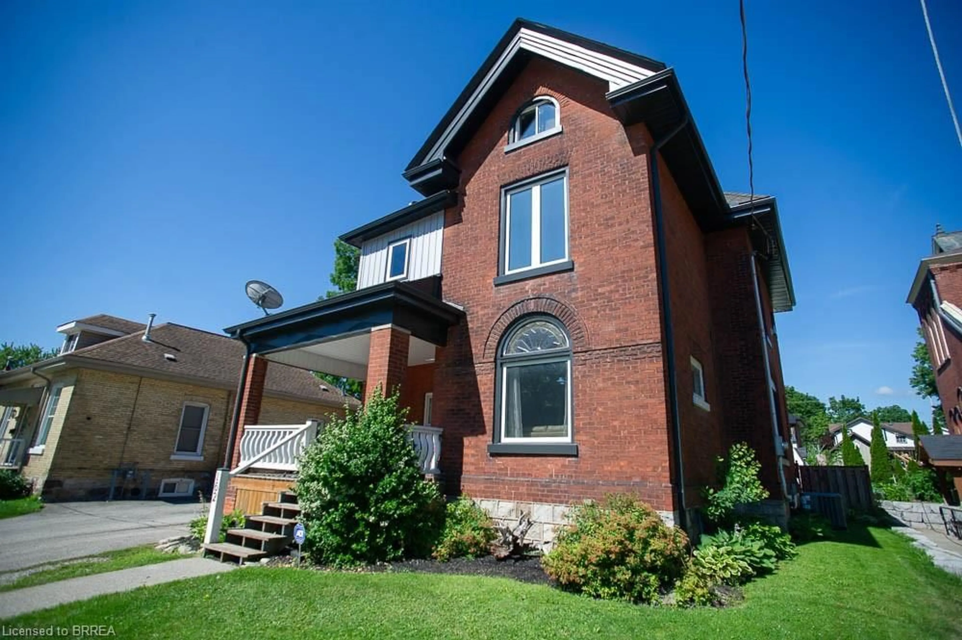 Home with brick exterior material, street for 162 Grand River St, Paris Ontario N3L 2M6