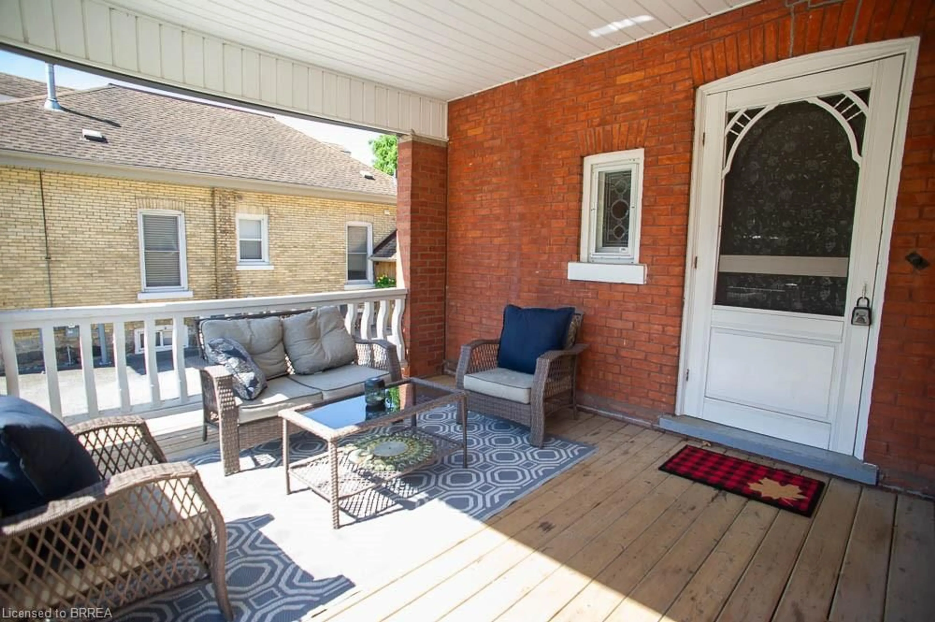 Patio, street for 162 Grand River St, Paris Ontario N3L 2M6