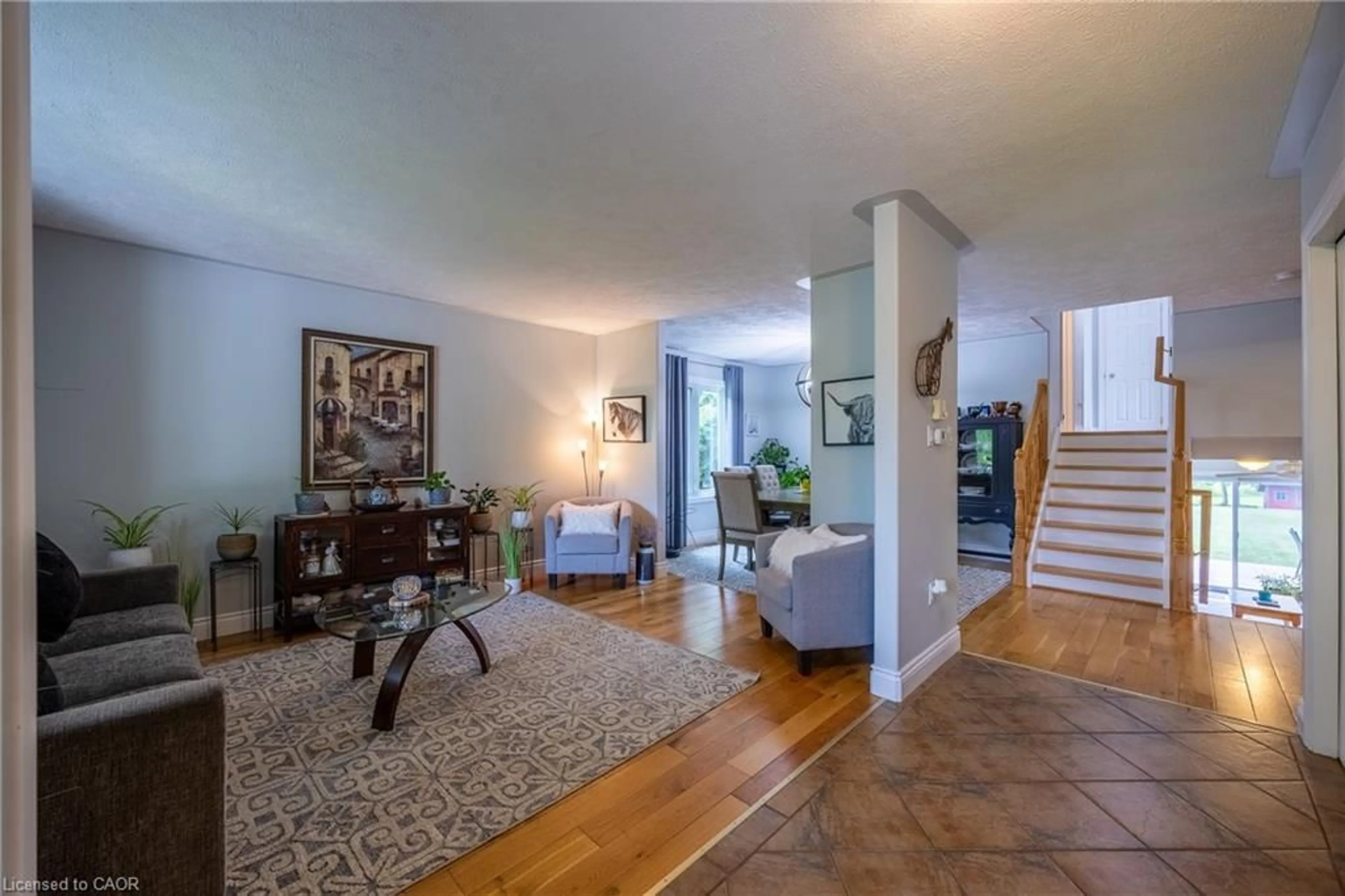 Indoor foyer for 537 Concession 3 Townsend, Wilsonville Ontario N0E 1Z0