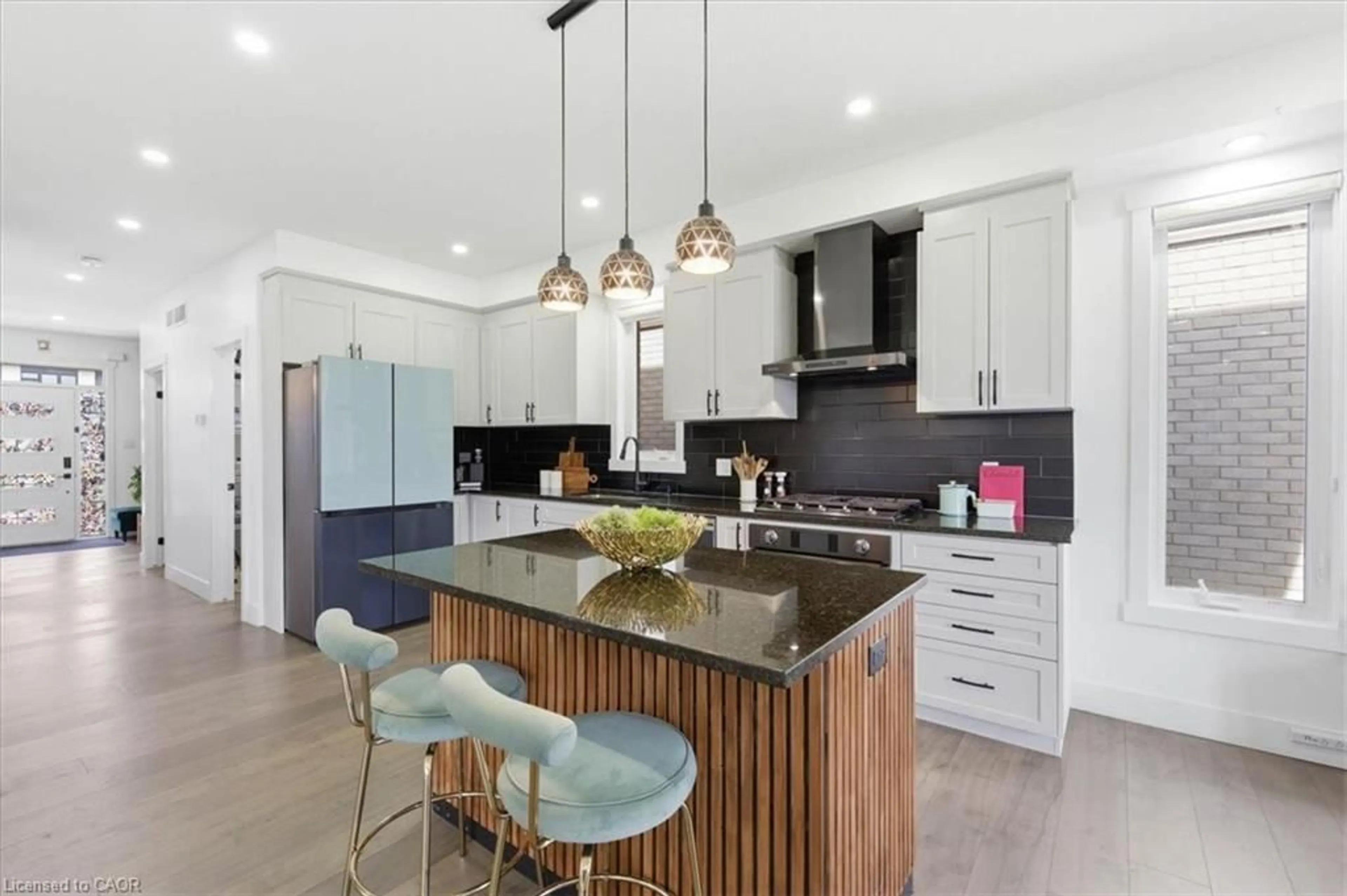 Contemporary kitchen, unknown for 92 Moon Cres, Cambridge Ontario N1S 0C4