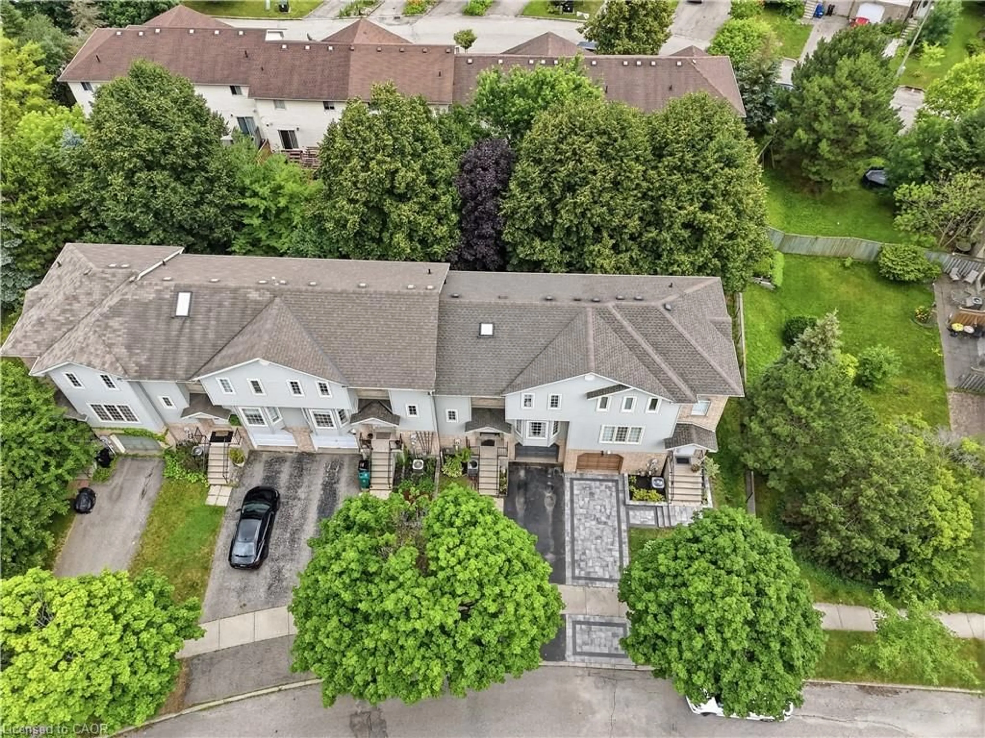 A pic from outside/outdoor area/front of a property/back of a property/a pic from drone, street for 692 Grange Cres, Waterloo Ontario N2T 2L8