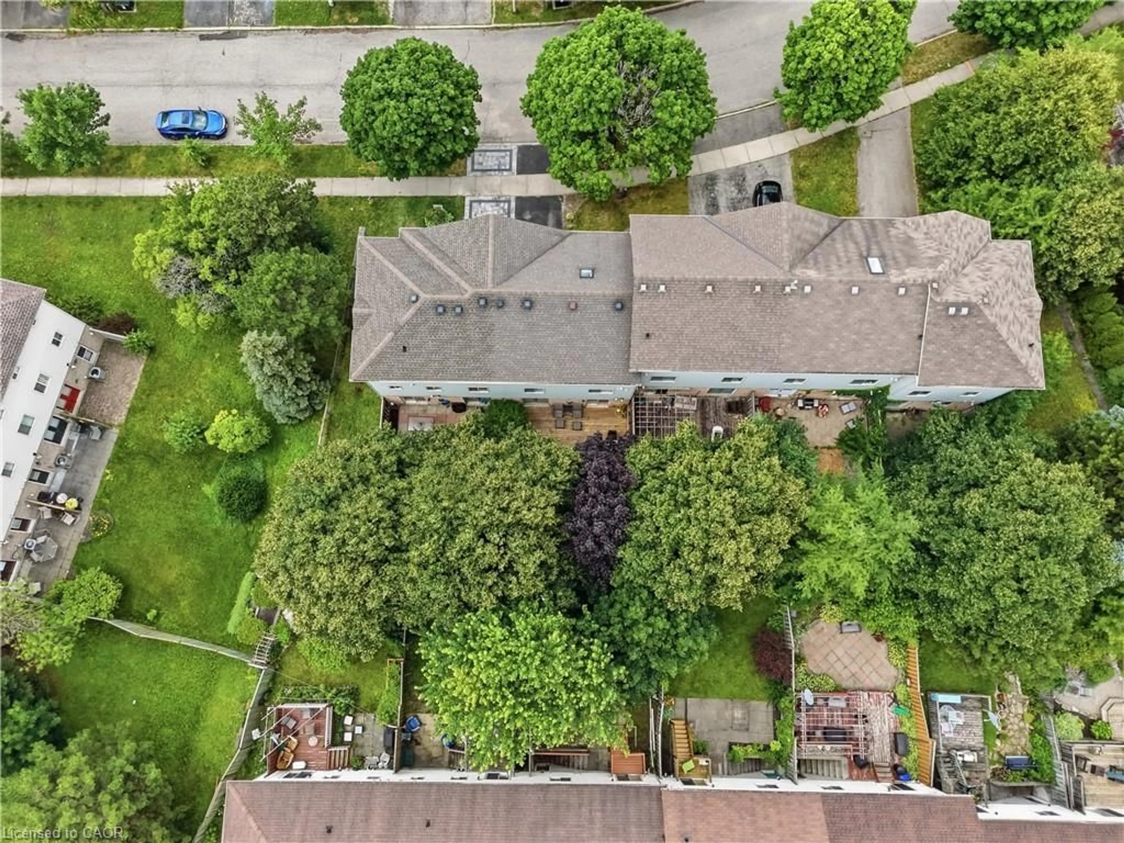 A pic from outside/outdoor area/front of a property/back of a property/a pic from drone, street for 692 Grange Cres, Waterloo Ontario N2T 2L8