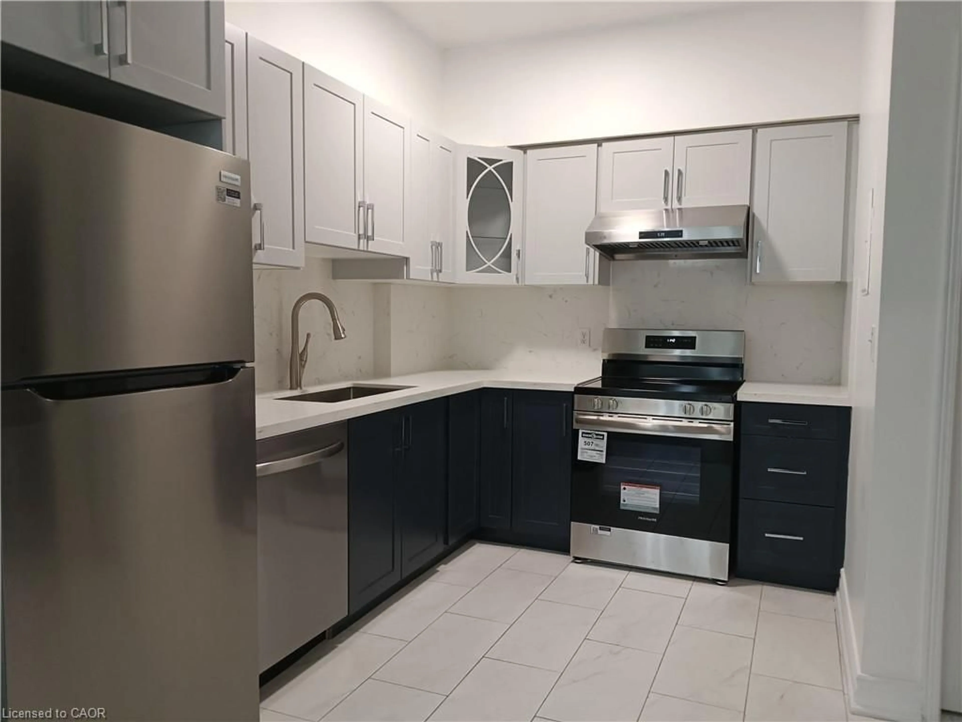 Standard kitchen, unknown for 3055 Elmcreek Rd #5, Mississauga Ontario L5B 4J9