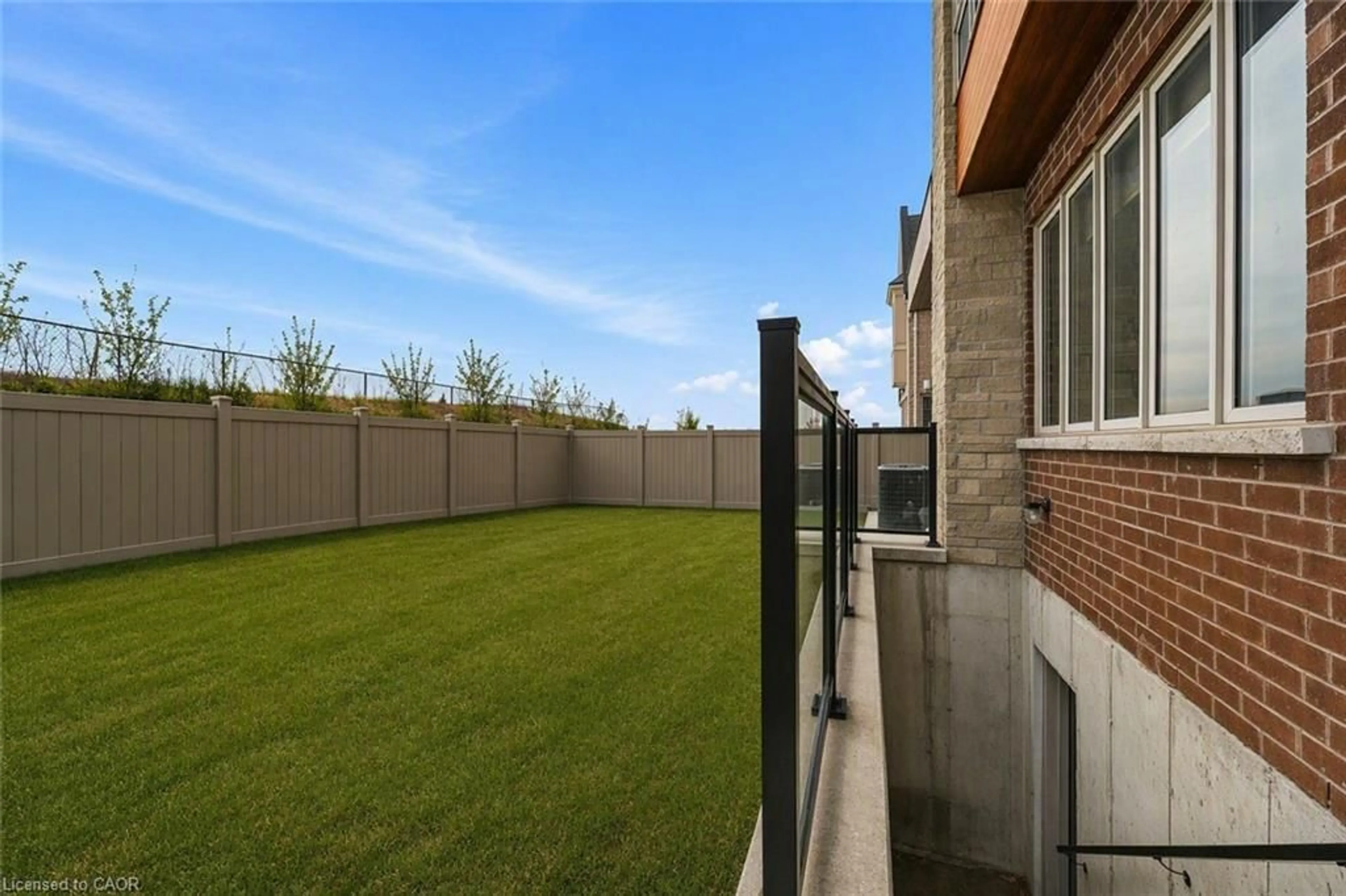 Patio, street for 392 Farrell Rd, Maple Ontario L6A 4W8