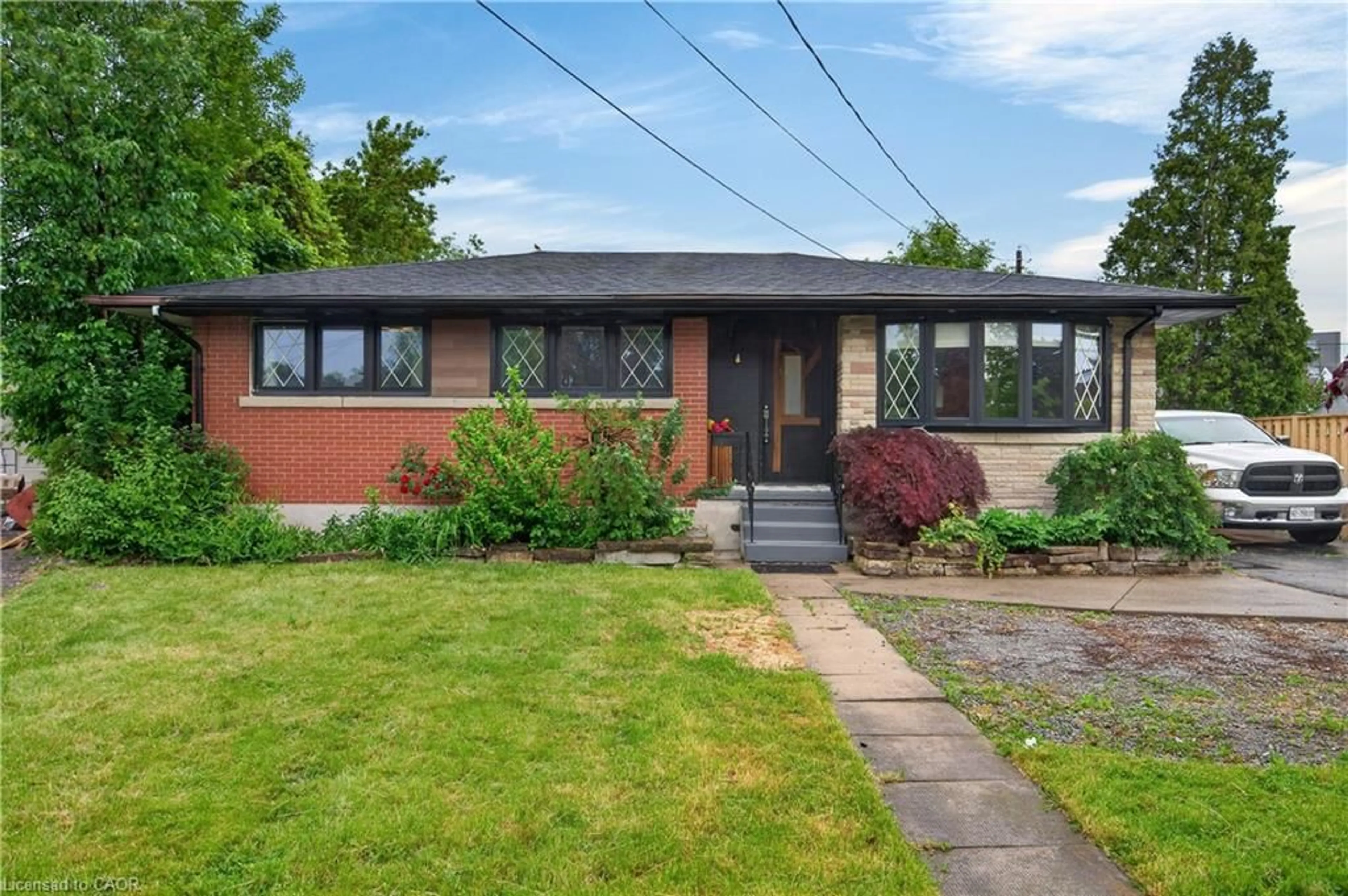 Home with brick exterior material, street for 33 Kenwood Cres, Hamilton Ontario L8T 1W3