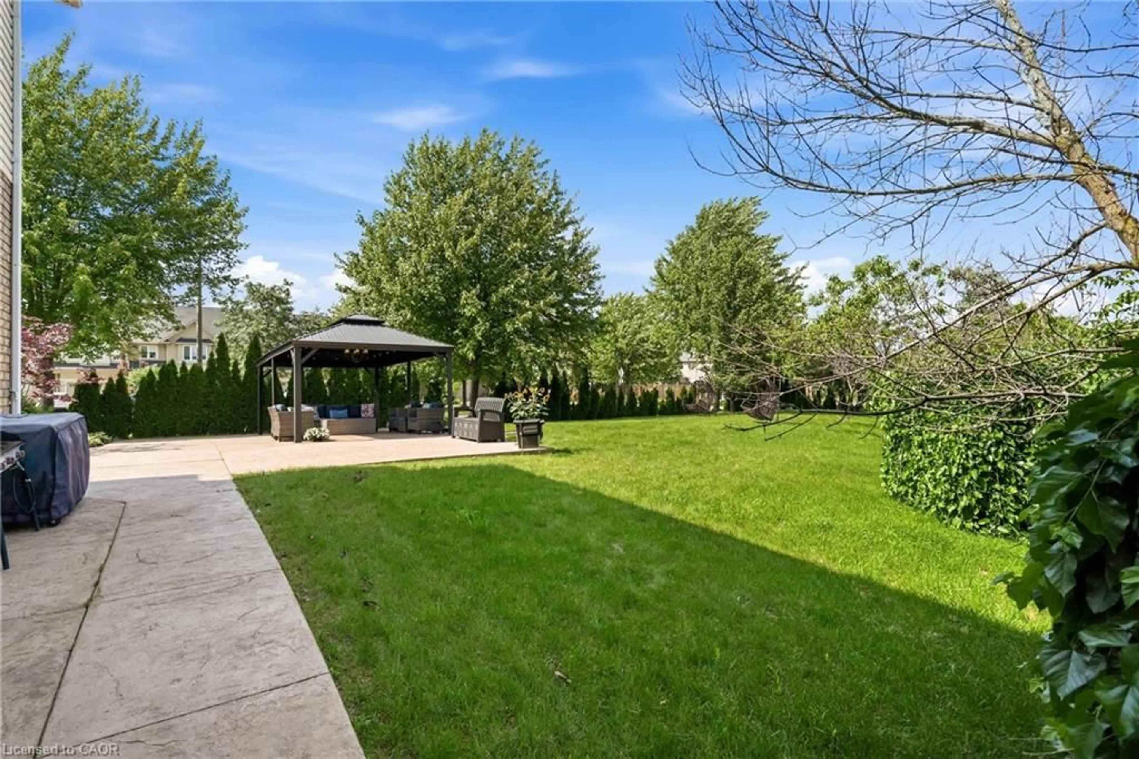 Patio, street for 575 Stonehenge Dr, Ancaster Ontario L9K 1T4