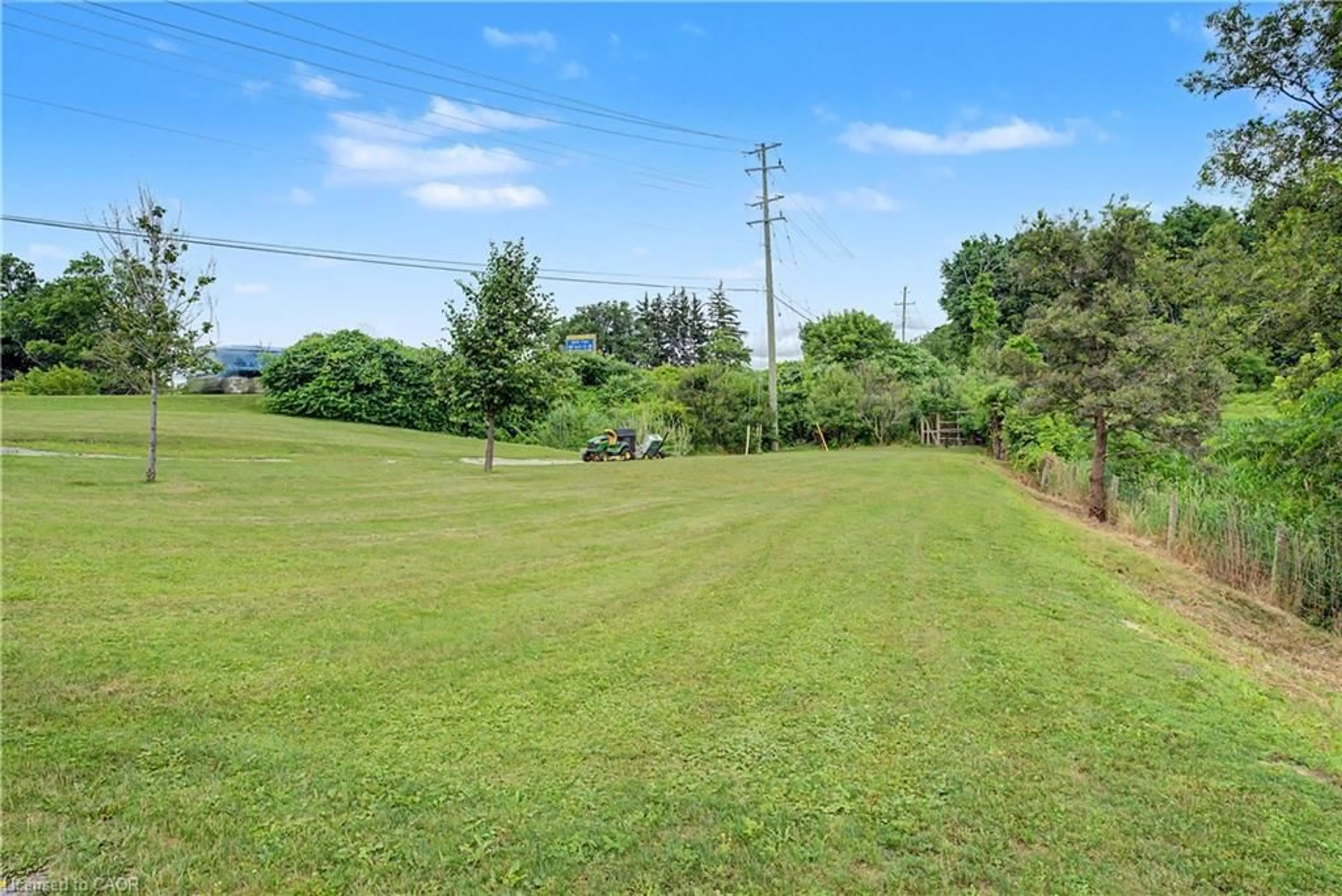 A pic from outside/outdoor area/front of a property/back of a property/a pic from drone, unknown for 24 Brant Rd, Paris Ontario N3L 3E1