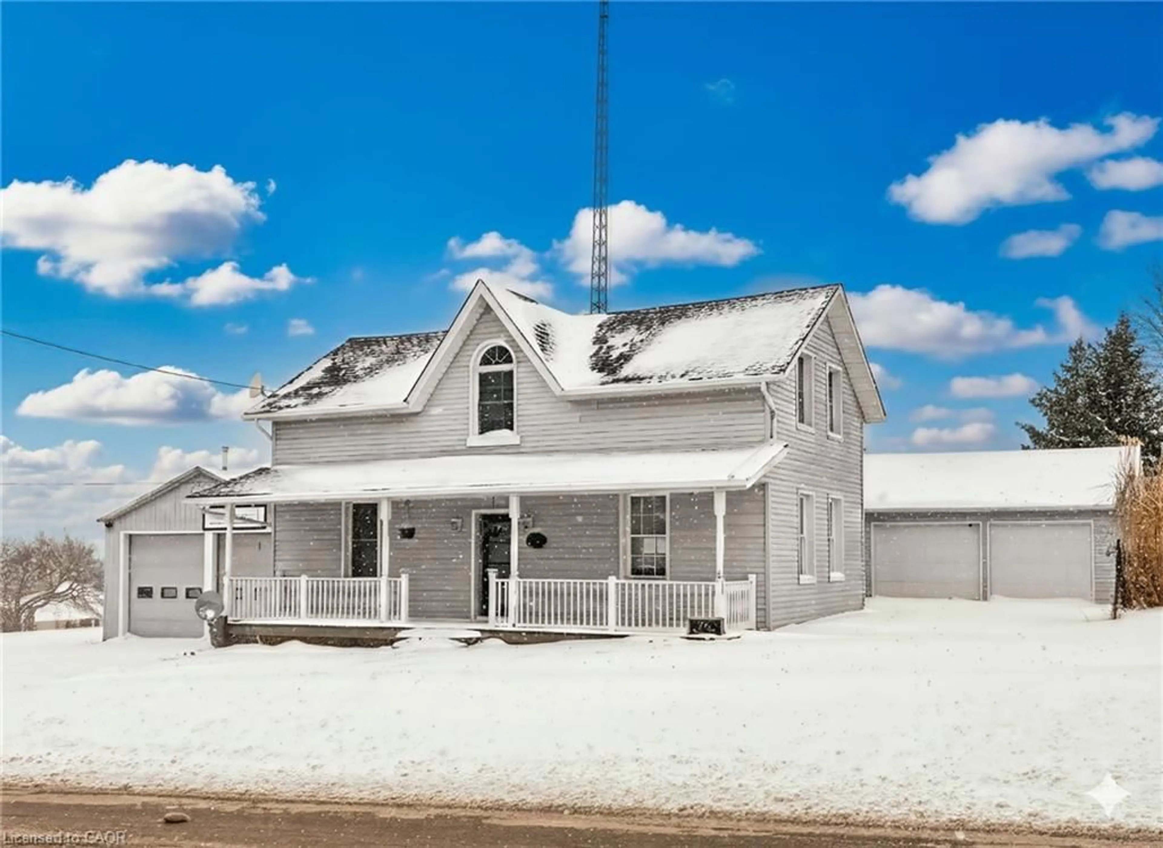 Home with vinyl exterior material, building for 76 Main St, Mapleton Ontario N0G 1P0