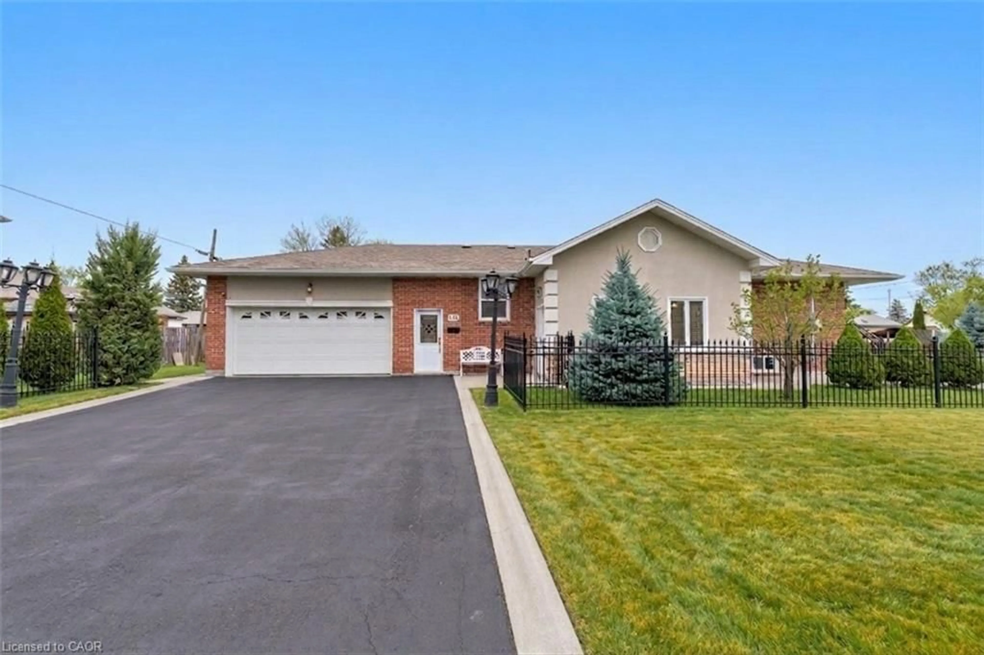 Home with brick exterior material, street for 197 Troy St, Mississauga Ontario L5G 1S9