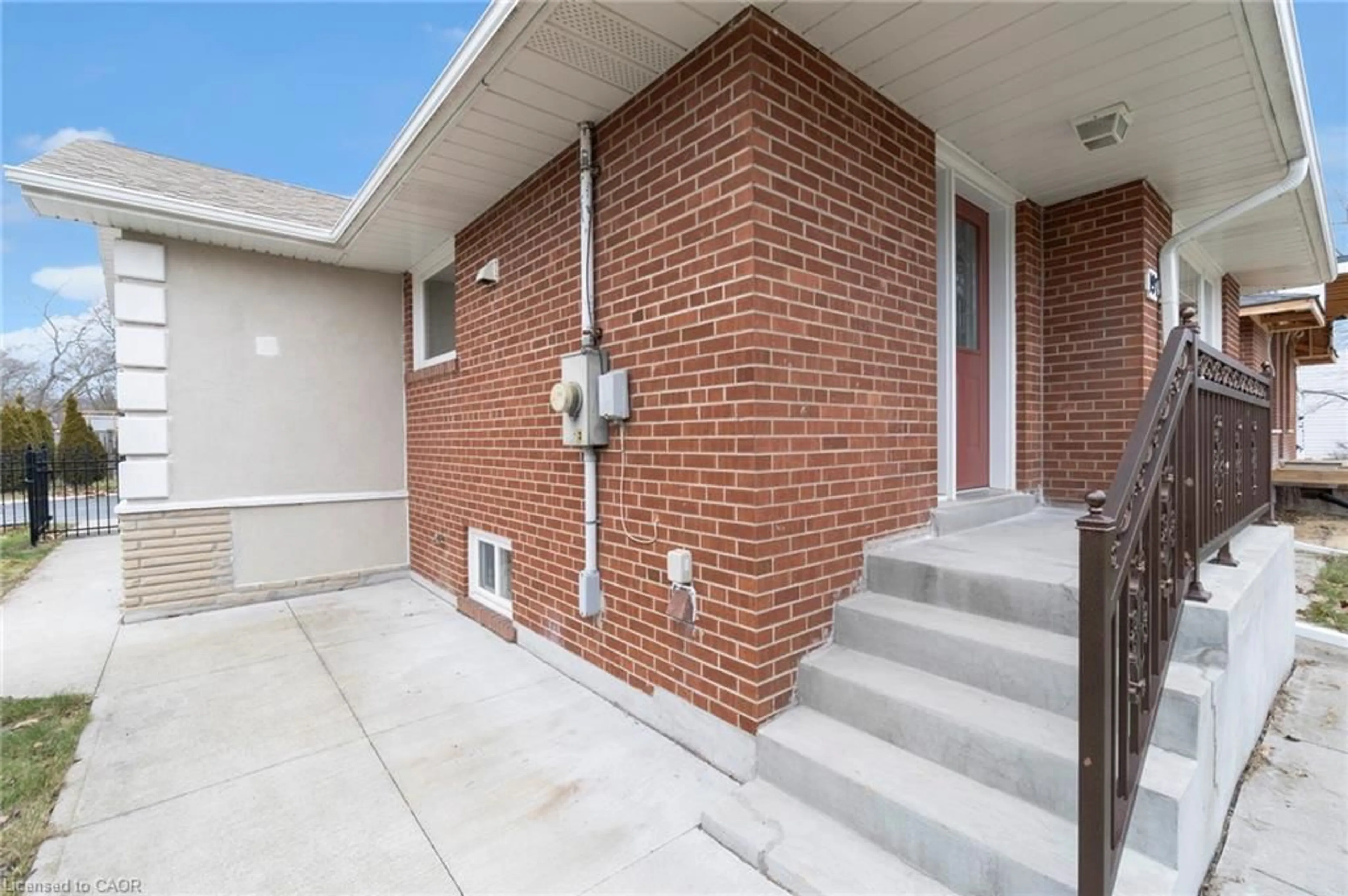 Home with brick exterior material, street for 197 Troy St, Mississauga Ontario L5G 1S9