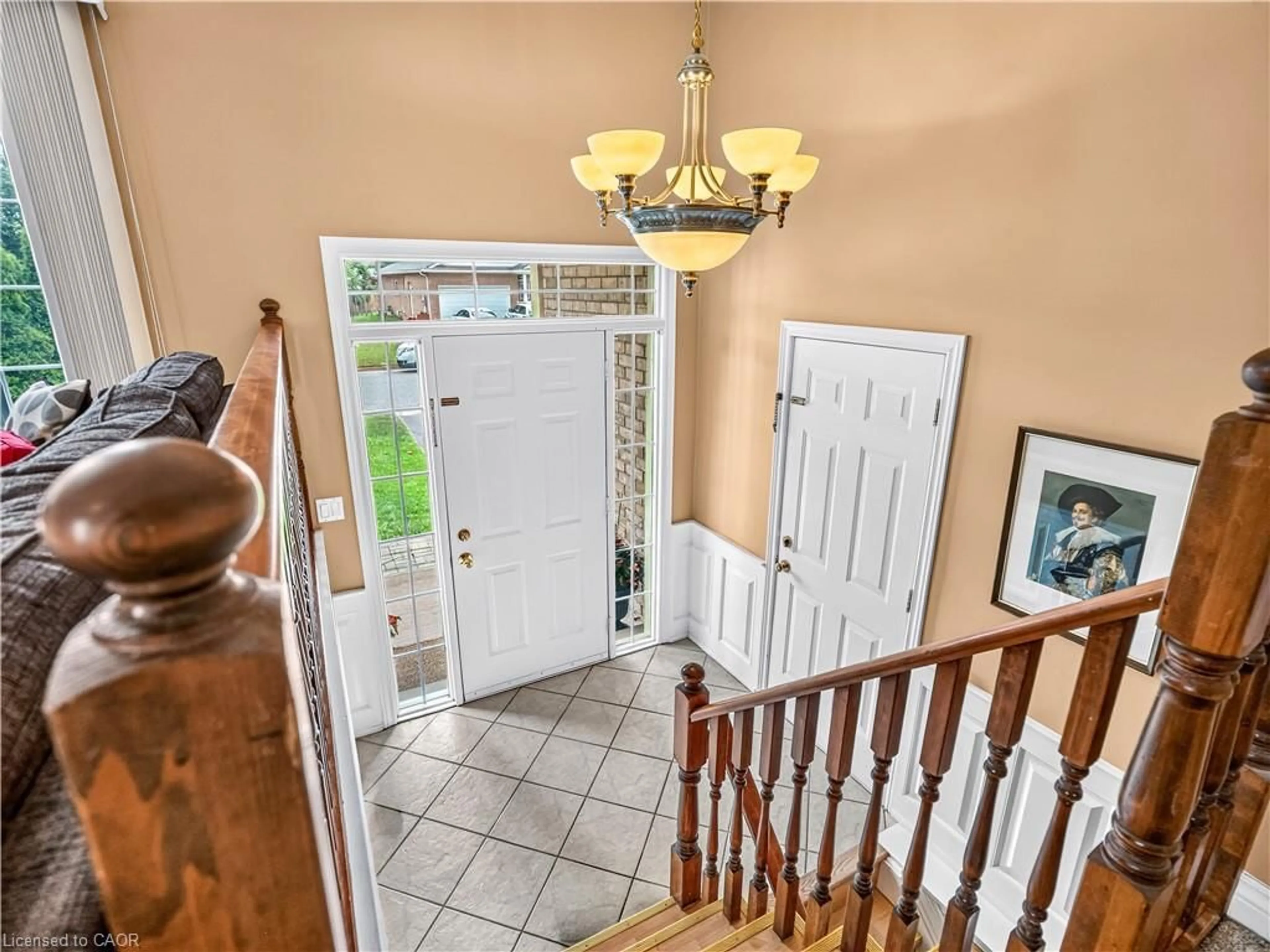 Indoor entryway for 4279 Southerland Crt, Niagara Falls Ontario L2G 7W4