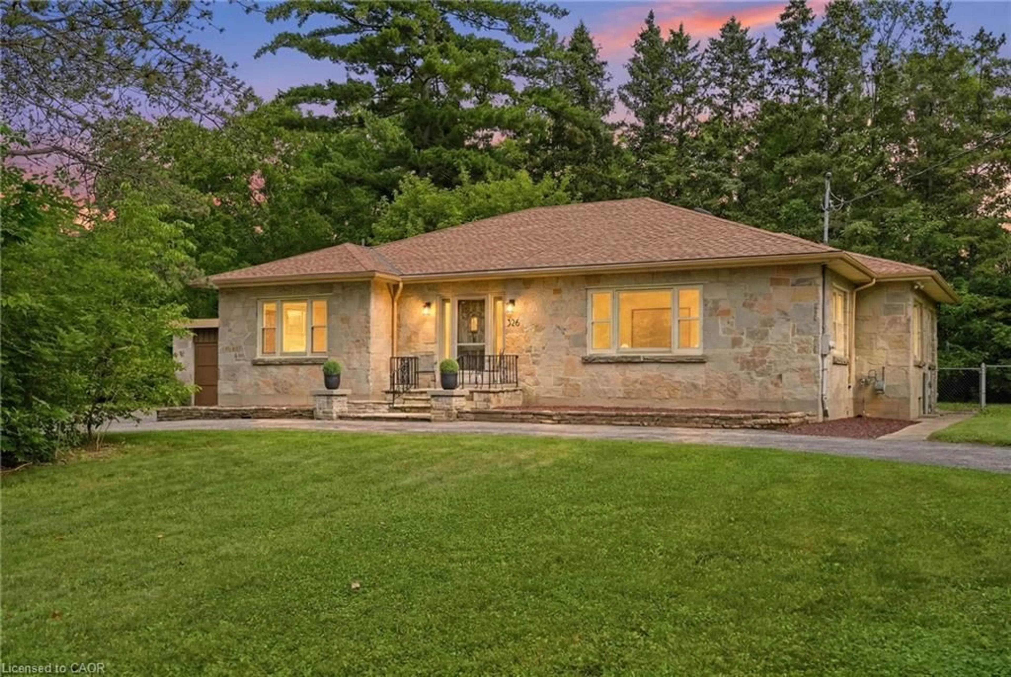 Home with vinyl exterior material, unknown for 326 Old Brock Rd, Greensville Ontario L9H 5H6