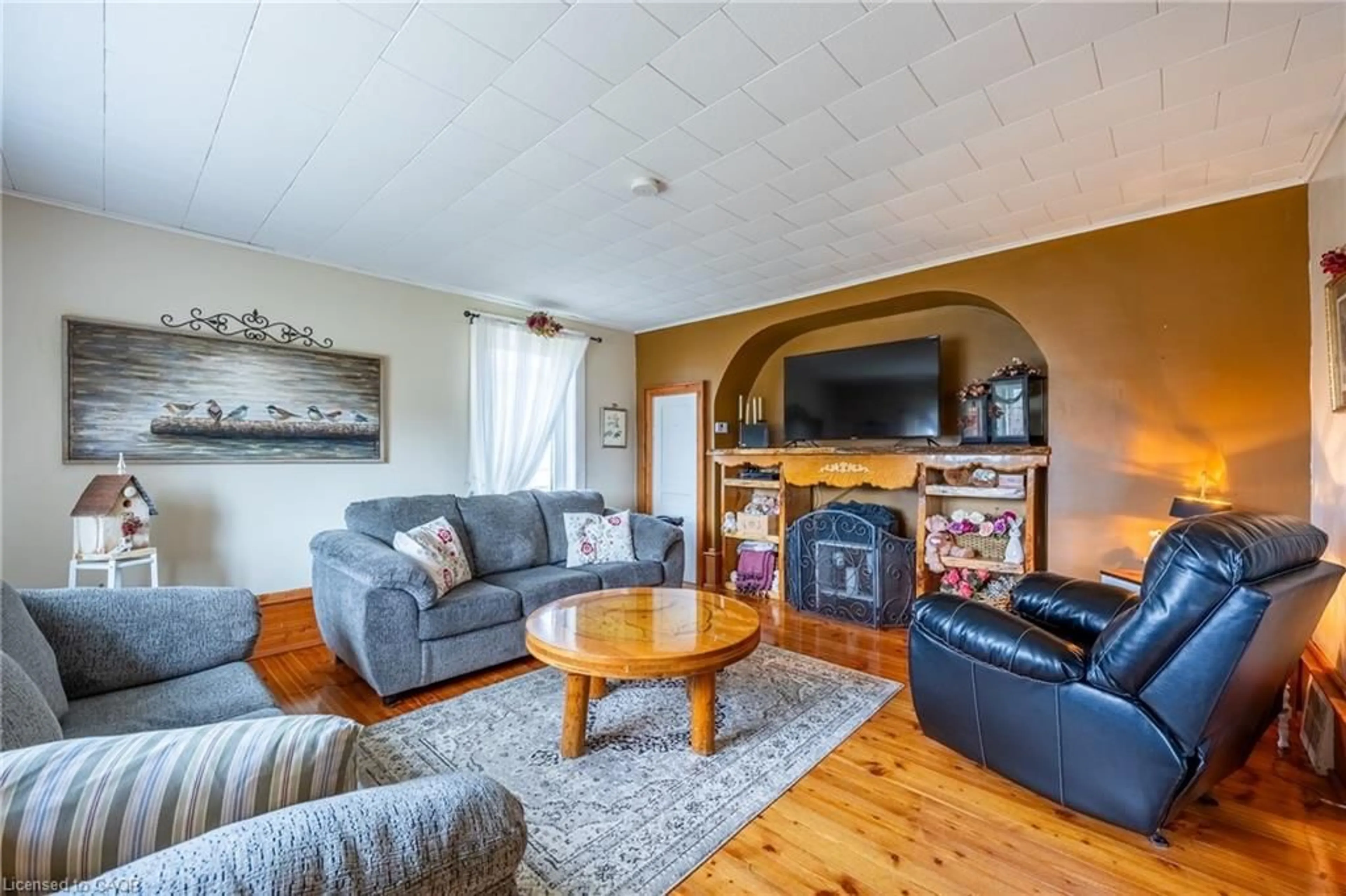 Living room with furniture, wood/laminate floor for 2 Milne St, Walsingham Ontario N0E 1X0