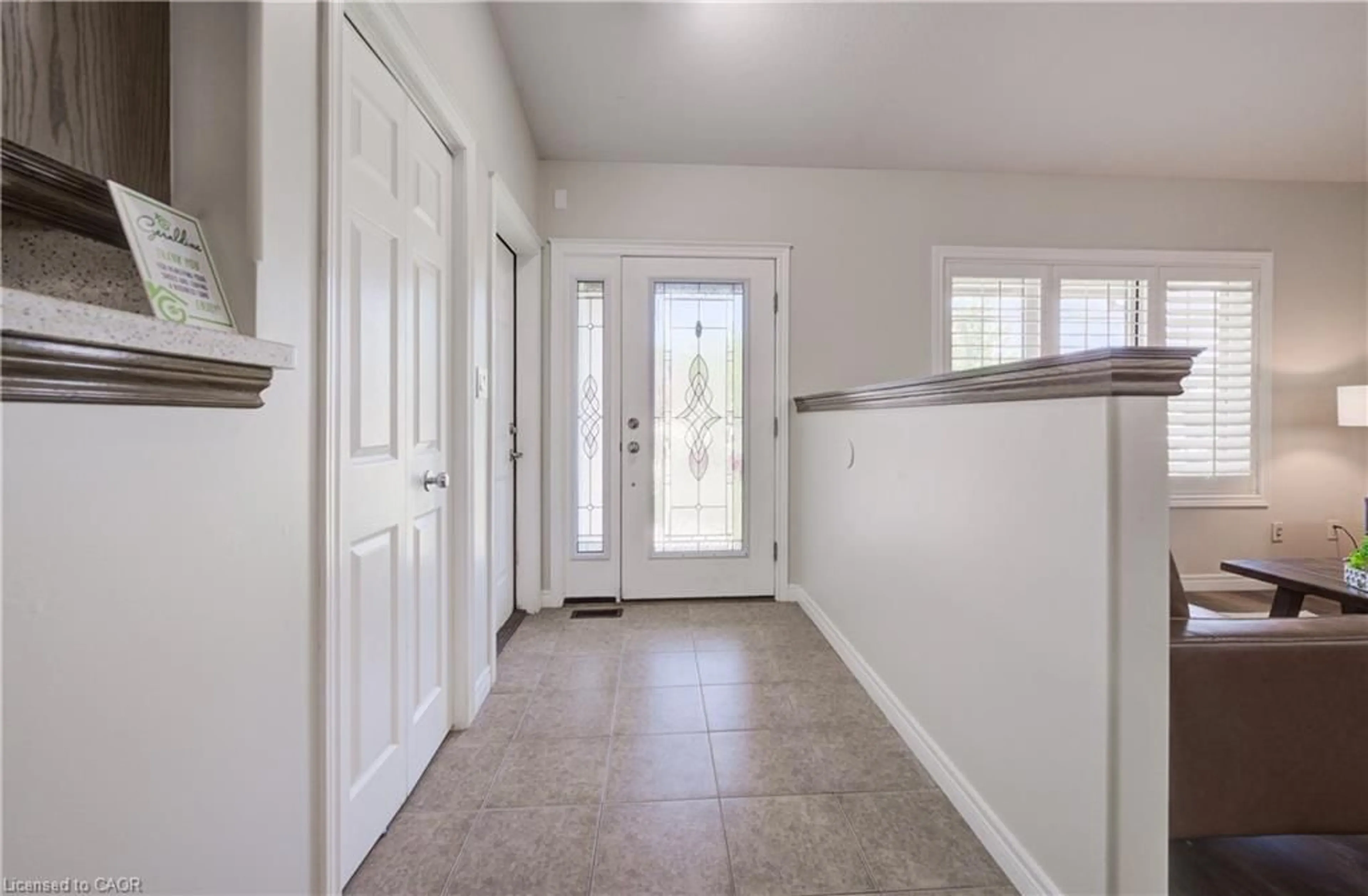 Indoor entryway for 18 Cherry Ave, Smithville Ontario L0R 2A0