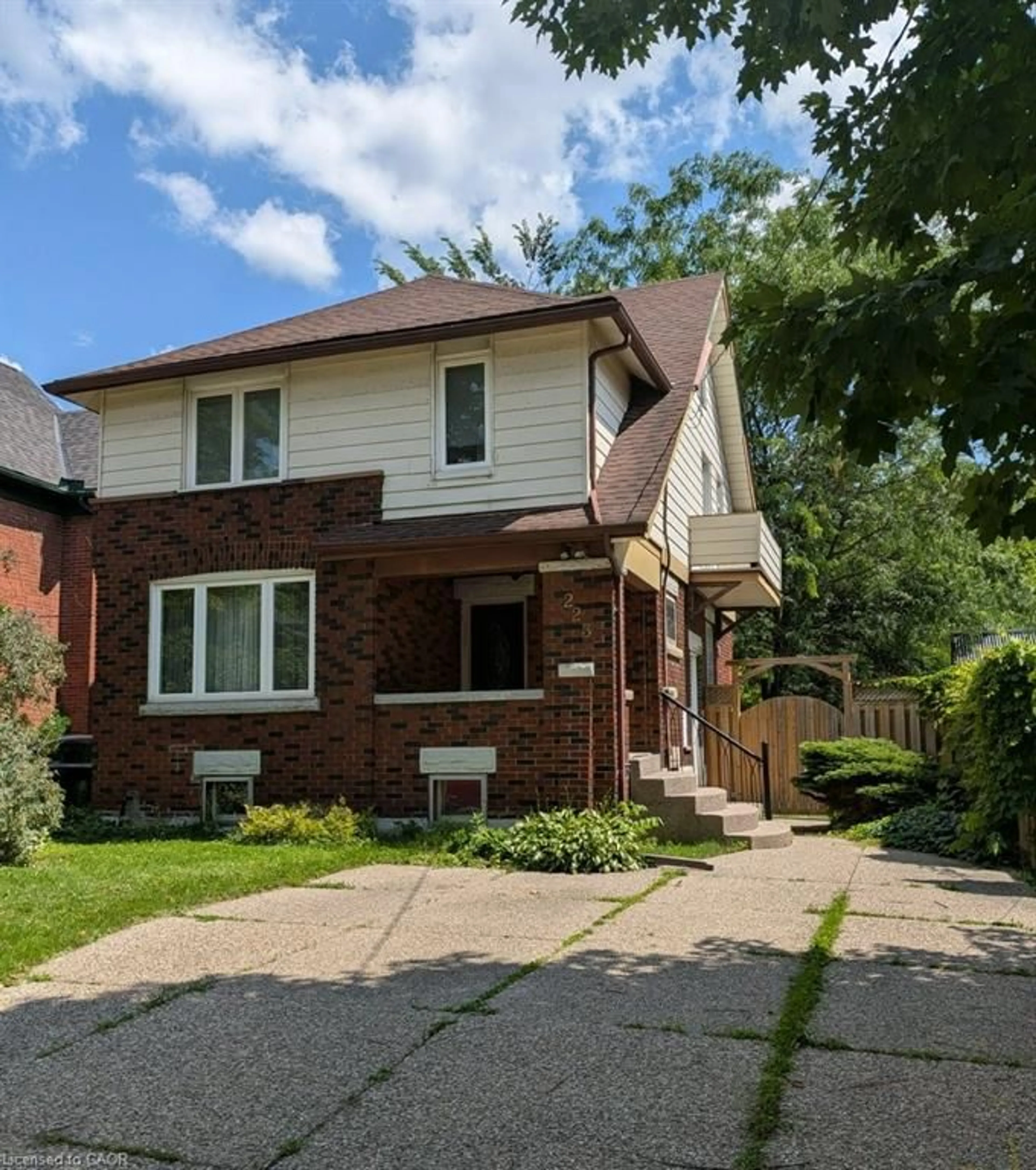 Home with brick exterior material, street for 223 Wellington St, Kitchener Ontario N2H 5K6