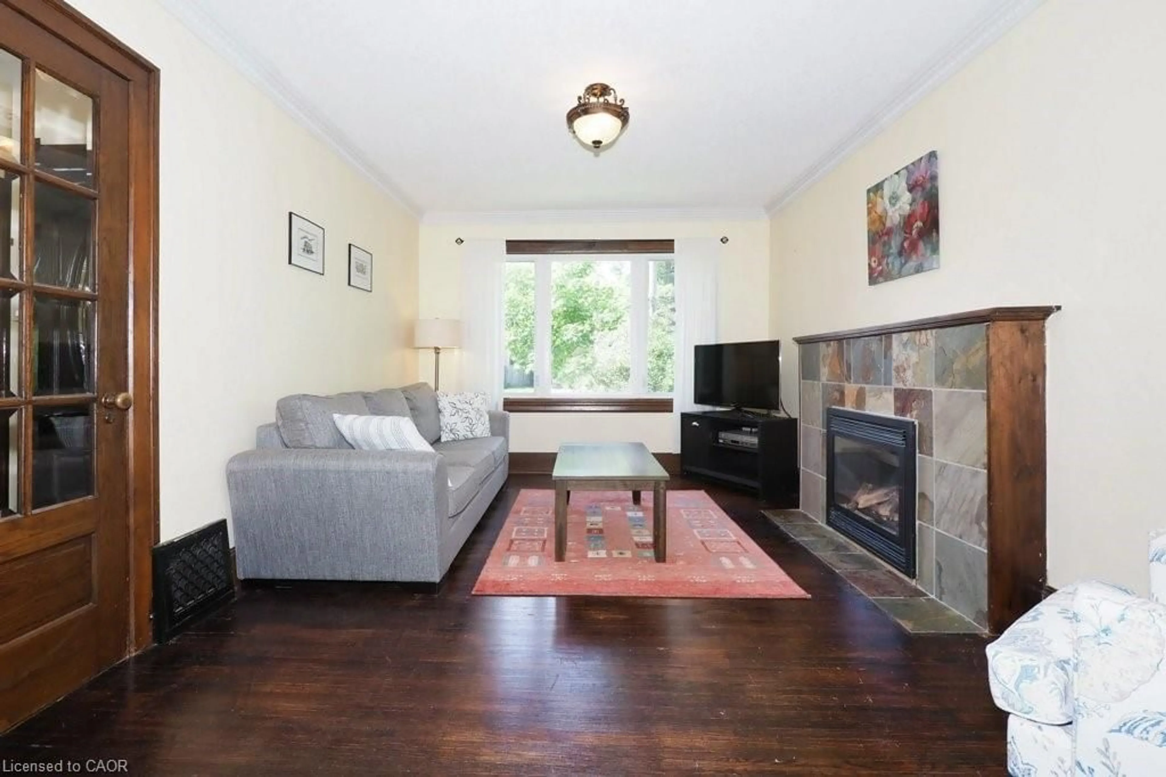 Living room with furniture, unknown for 223 Wellington St, Kitchener Ontario N2H 5K6