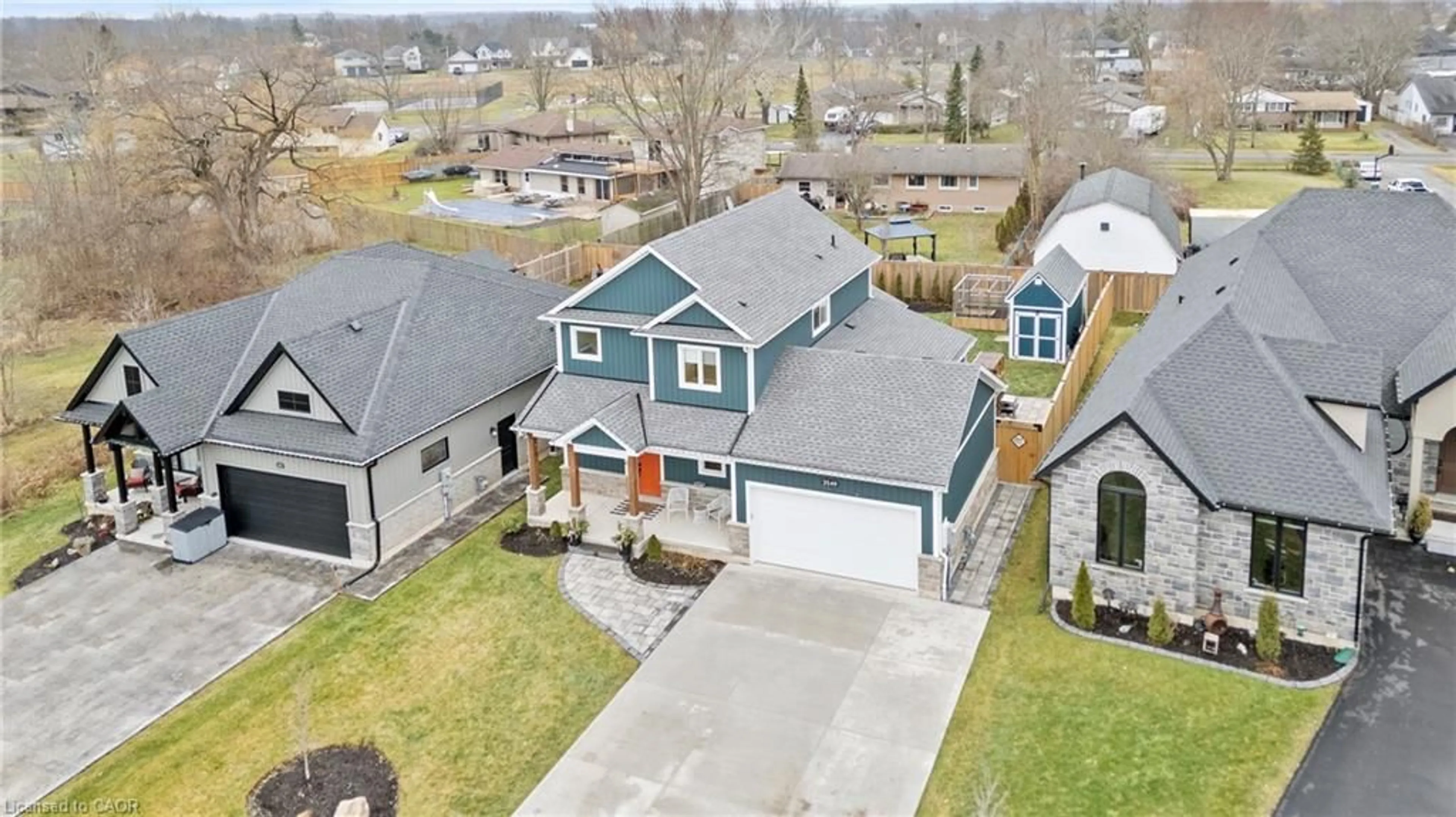 A pic from outside/outdoor area/front of a property/back of a property/a pic from drone, street for 3549 Canfield Cres, Stevensville Ontario L0S 1S0