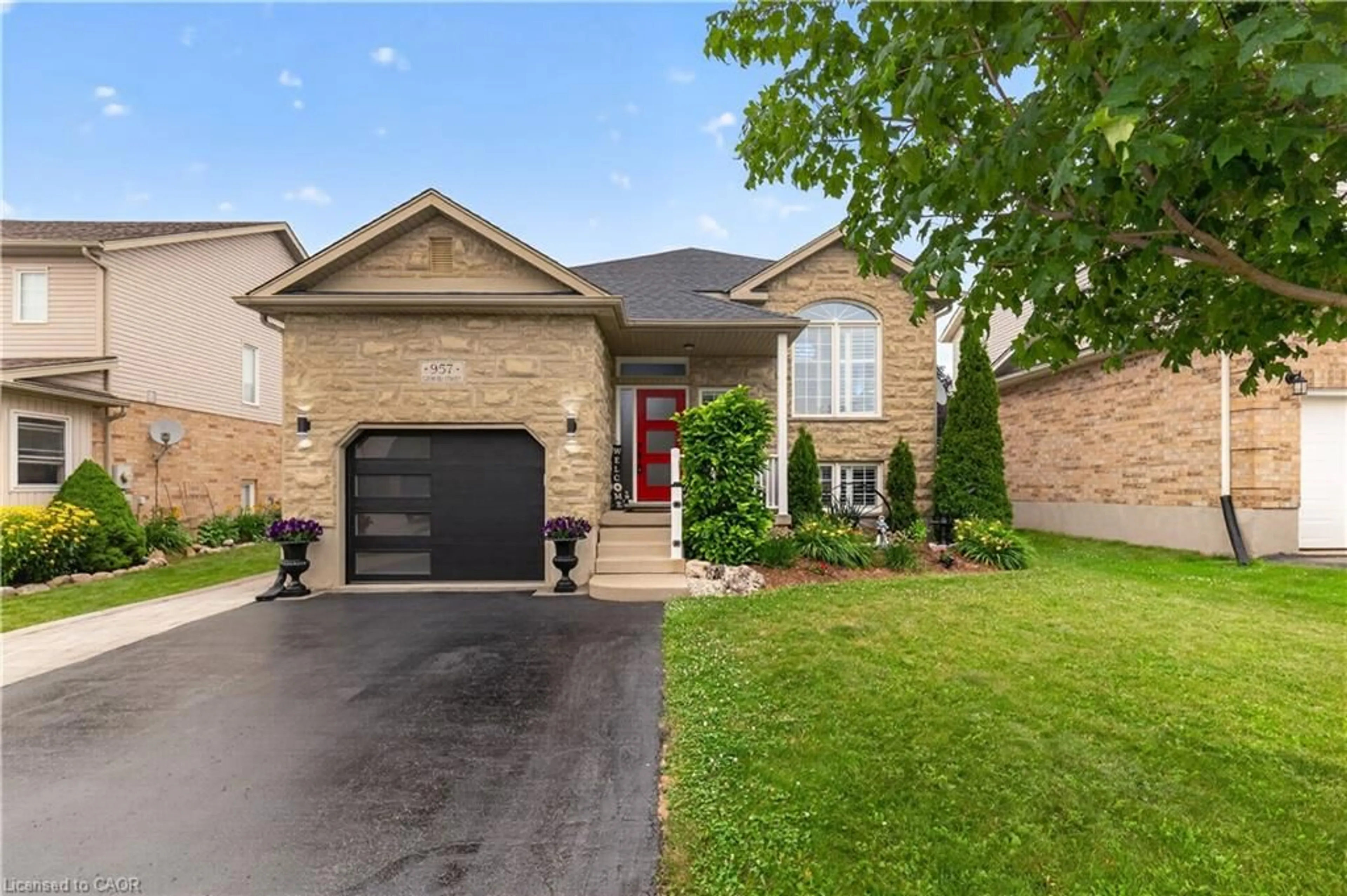 Home with brick exterior material, street for 957 Gzowski St, Fergus Ontario N1M 3W1