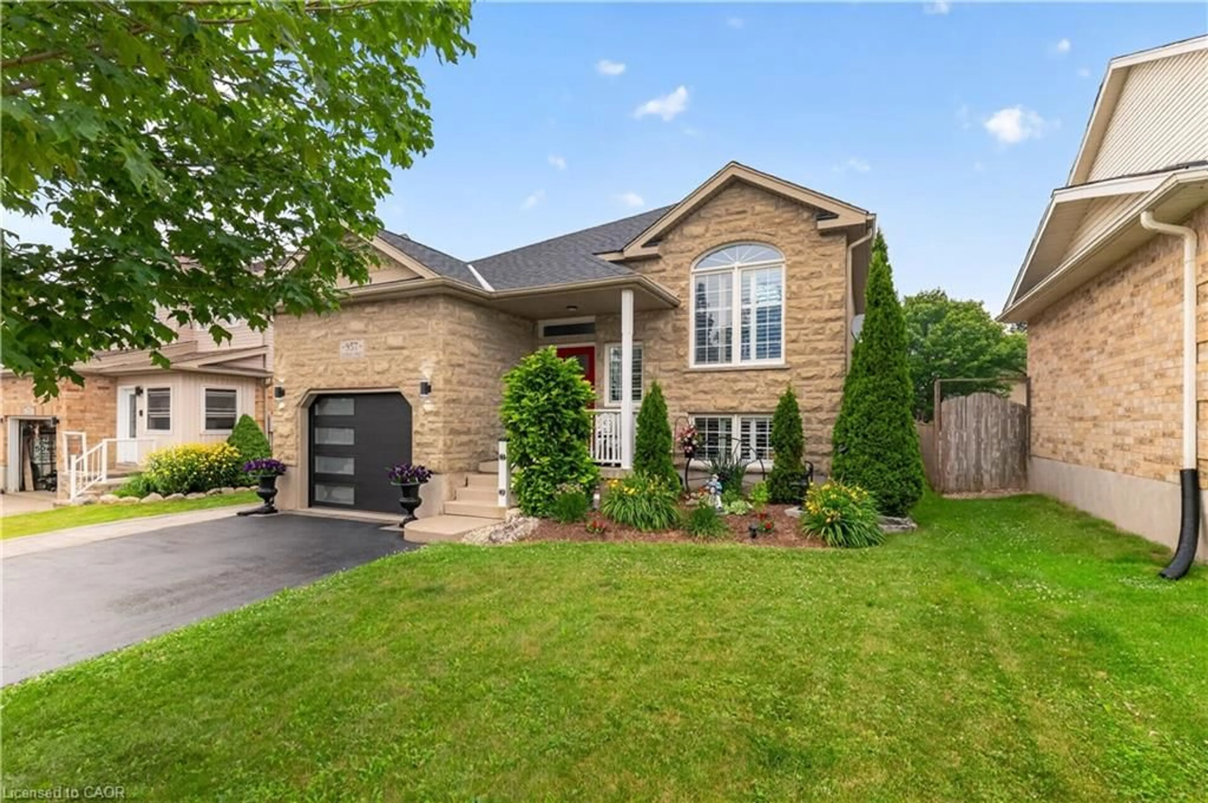 Home with brick exterior material, street for 957 Gzowski St, Fergus Ontario N1M 3W1