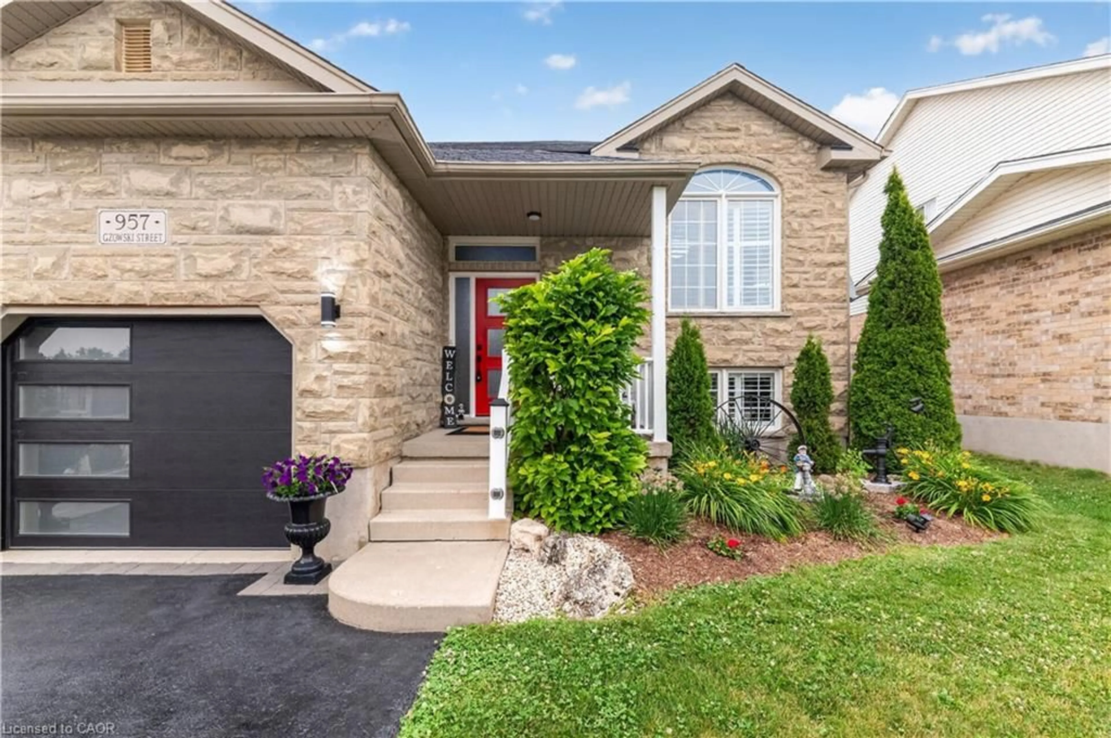 Home with brick exterior material, street for 957 Gzowski St, Fergus Ontario N1M 3W1