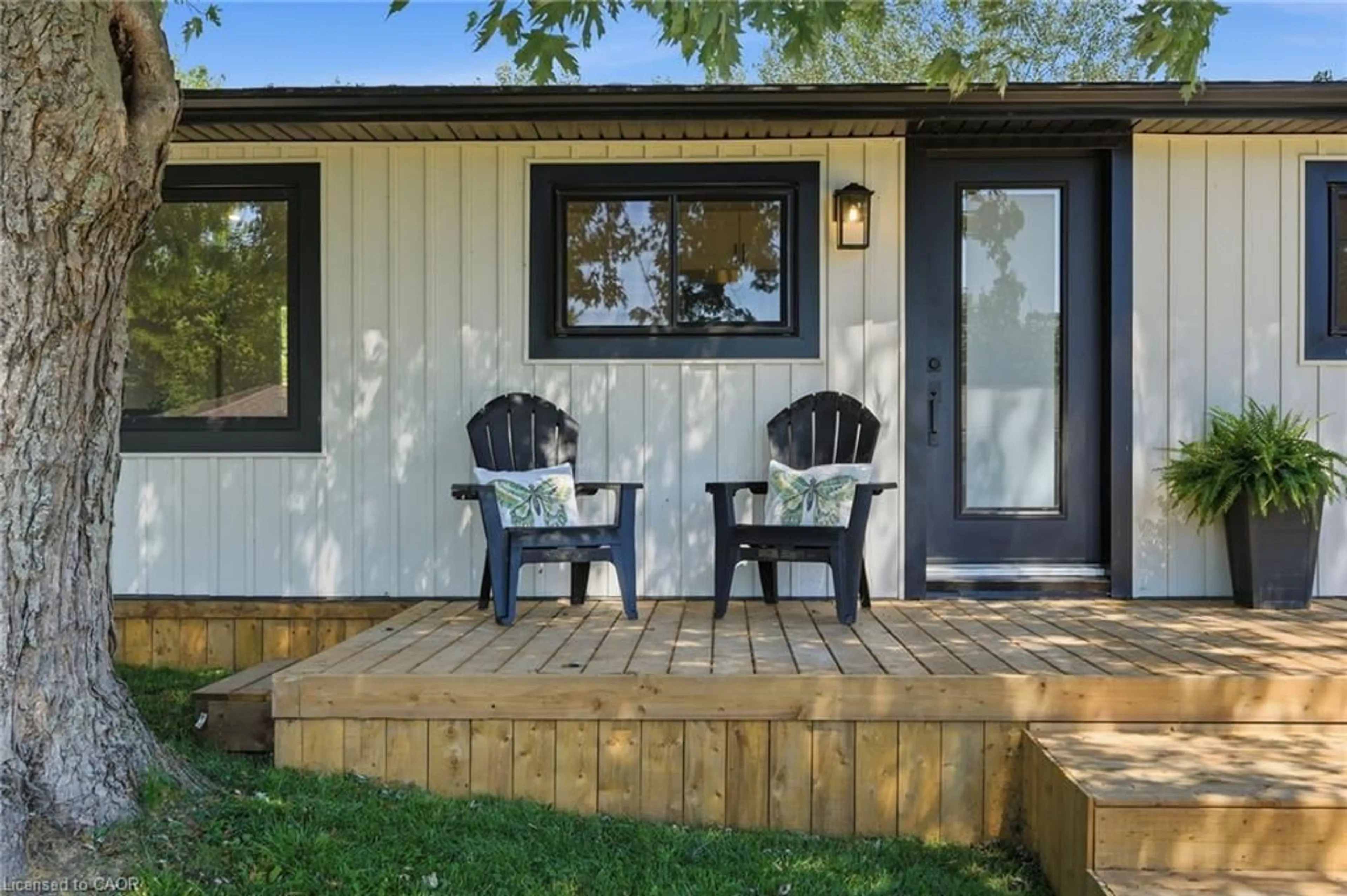 Patio, unknown for 16 Westmoreland Lane, Selkirk Ontario N0A 1P0