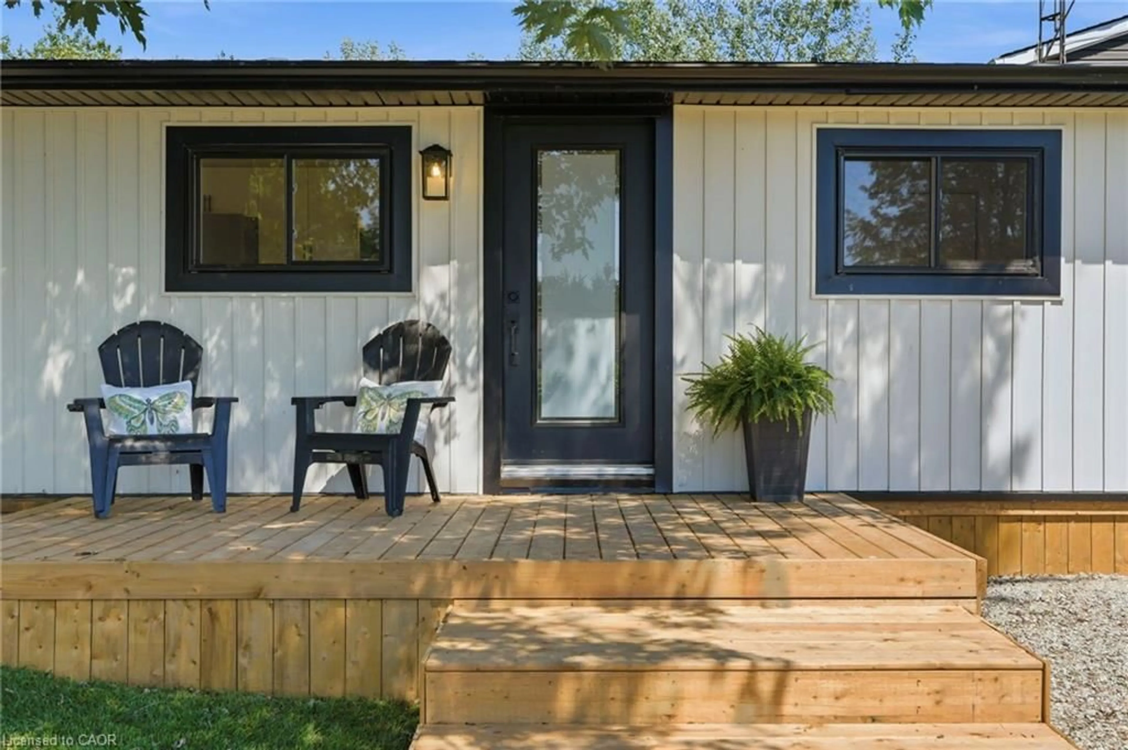 Home with vinyl exterior material, street for 16 Westmoreland Lane, Selkirk Ontario N0A 1P0