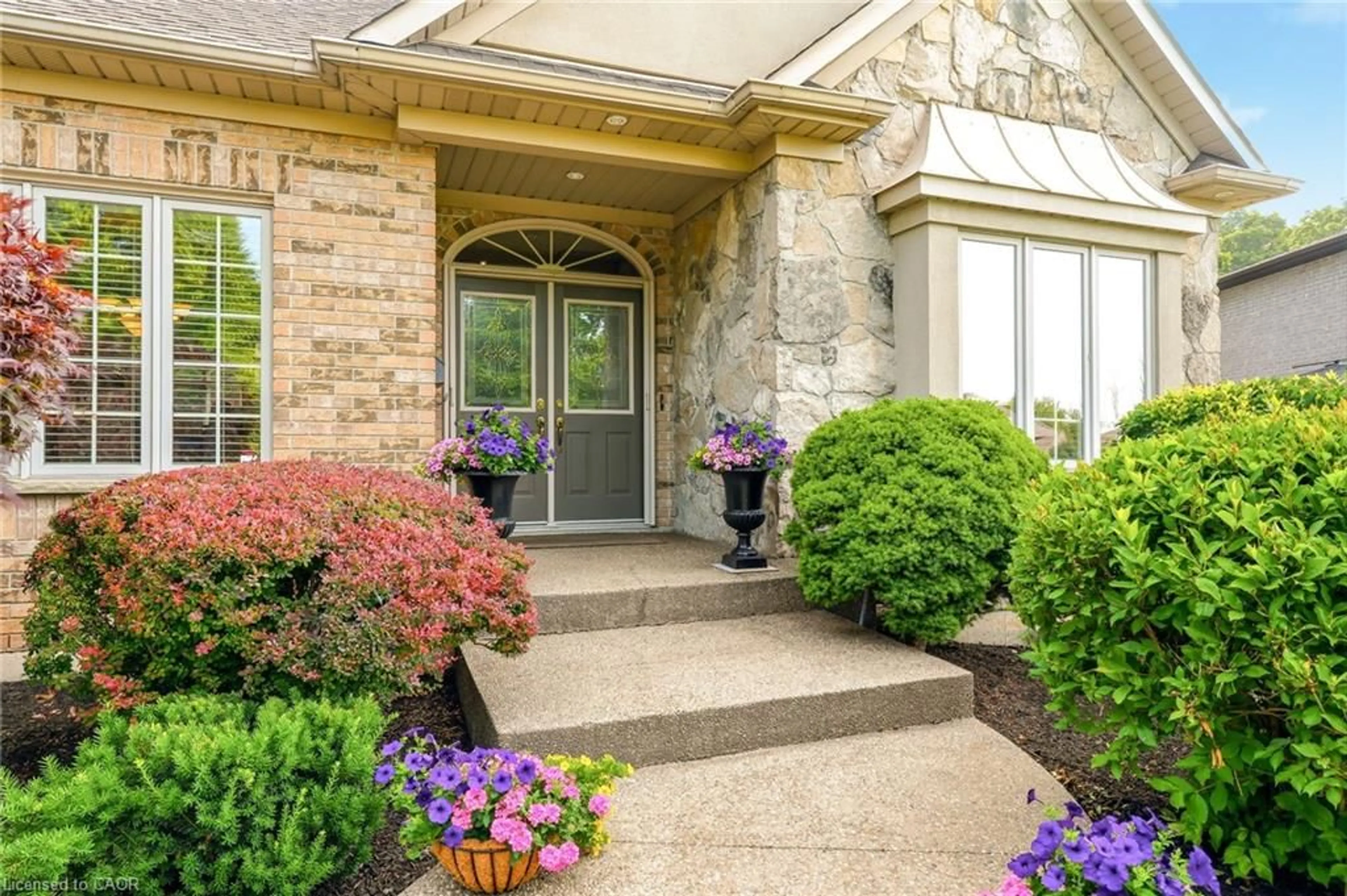 Indoor entryway for 53 Rockcliffe Rd, Waterdown Ontario L9H 7H5