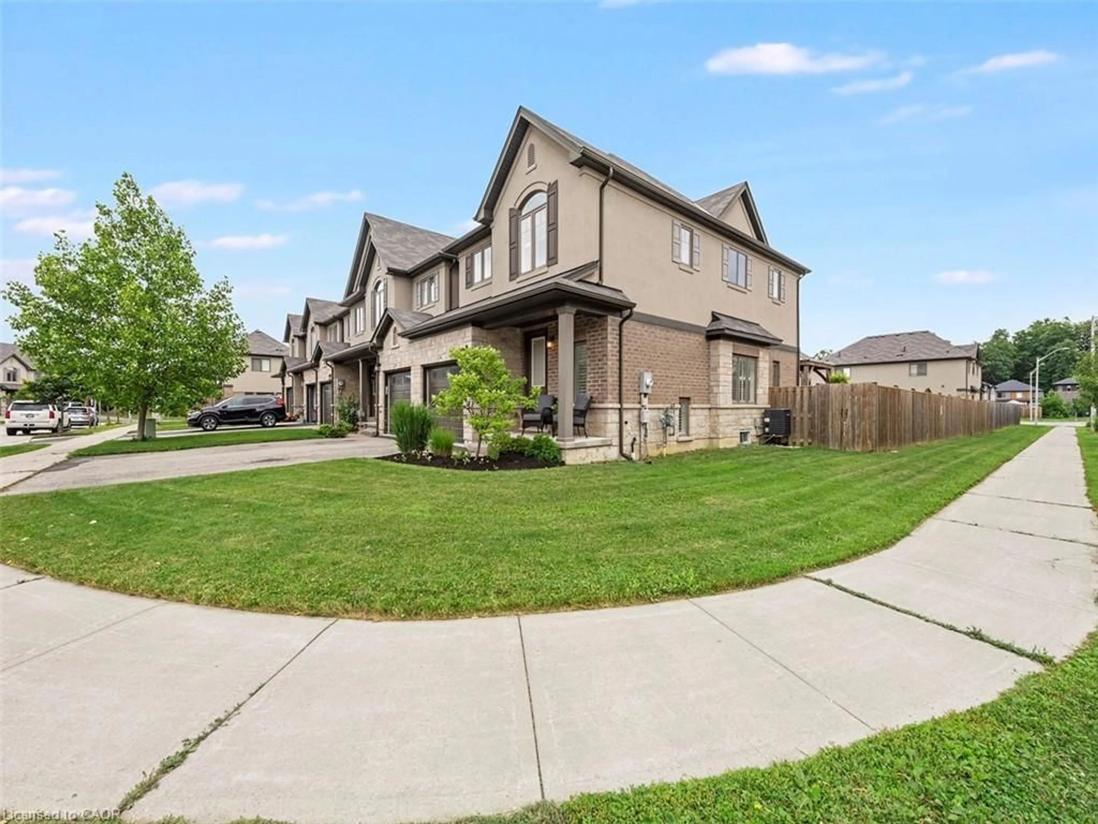 A pic from outside/outdoor area/front of a property/back of a property/a pic from drone, street for 34 Dodman Cres, Ancaster Ontario L9G 0G6
