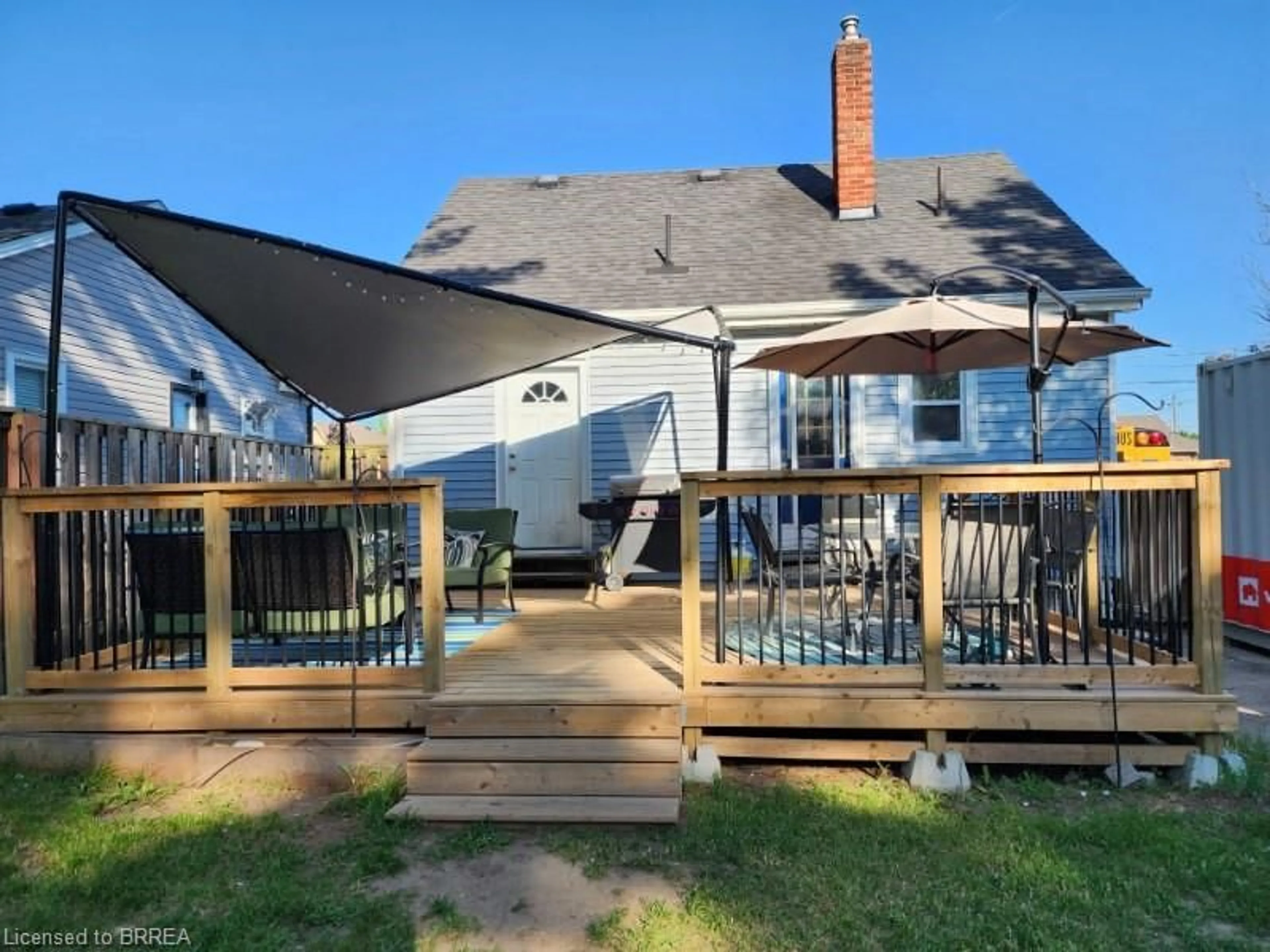 Patio, street for 86 North Park St, Brantford Ontario N3R 4K1