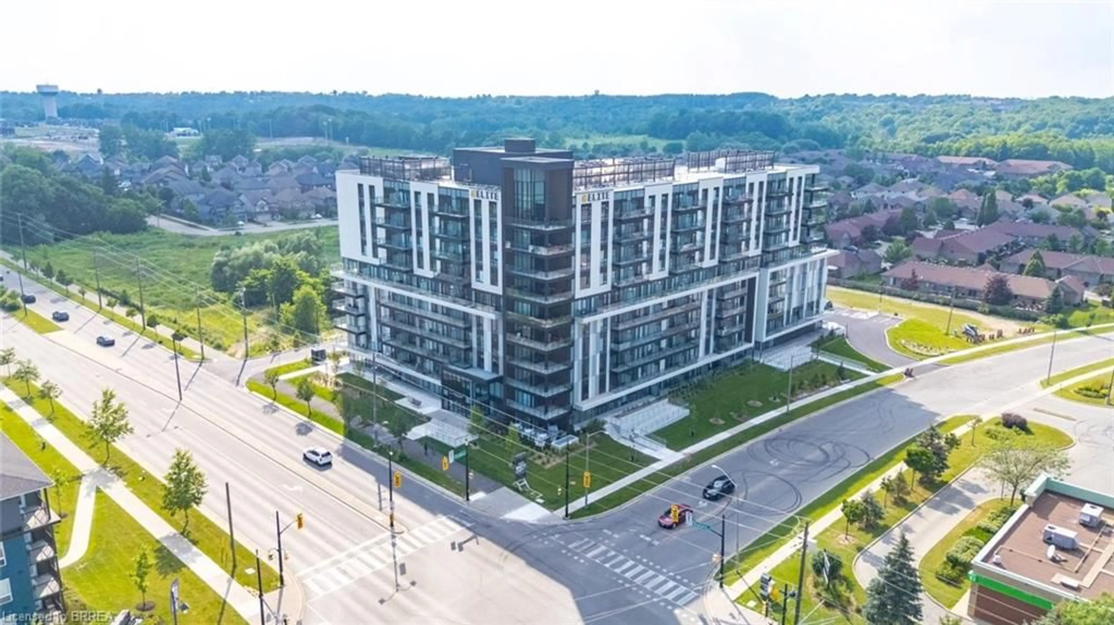 A pic from outside/outdoor area/front of a property/back of a property/a pic from drone, building for 575 Conklin Rd #323, Brantford Ontario N3T 0Y2