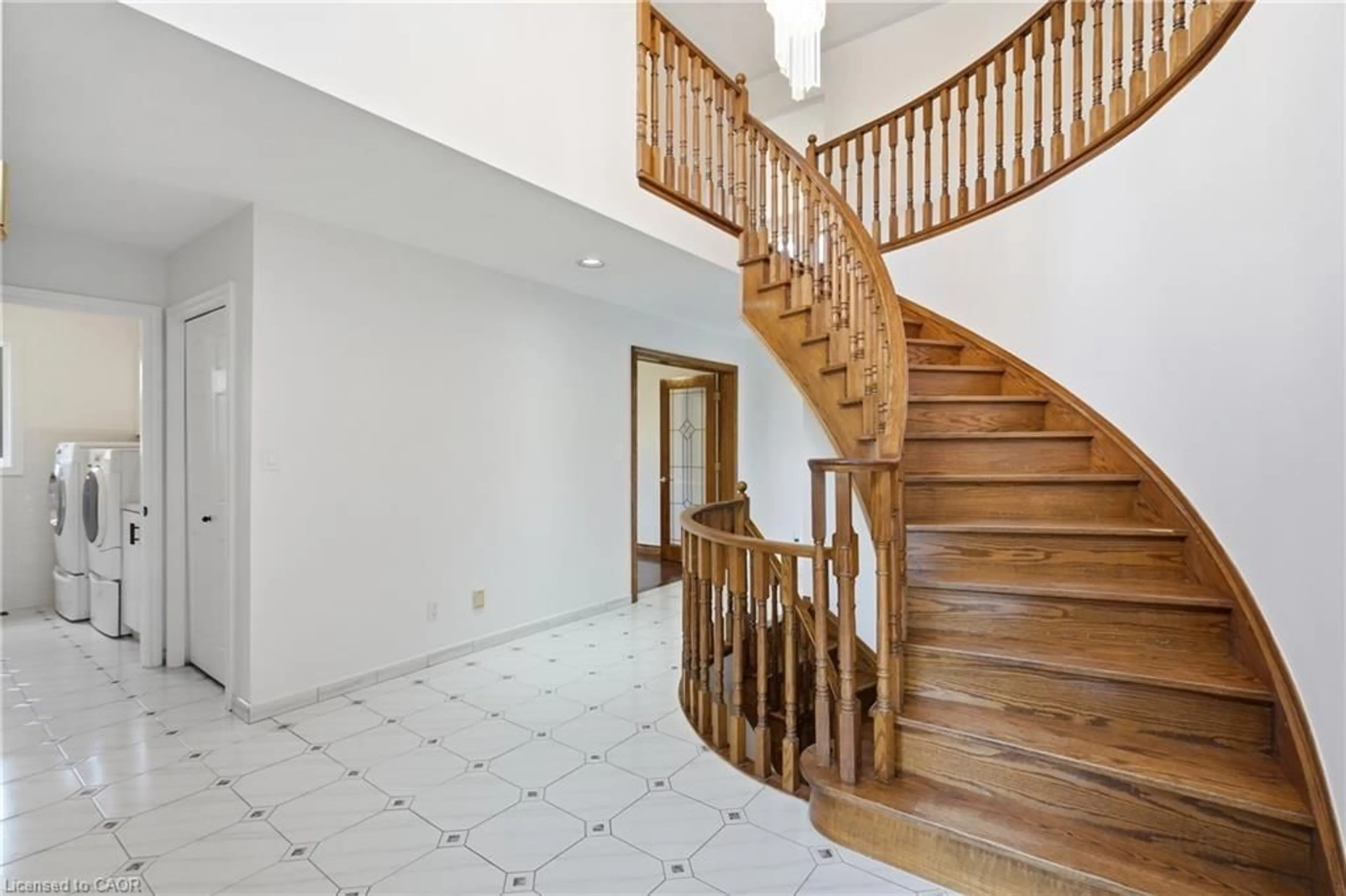 Indoor foyer for 42 Fox Run, Brantford Ontario N3R 7P7