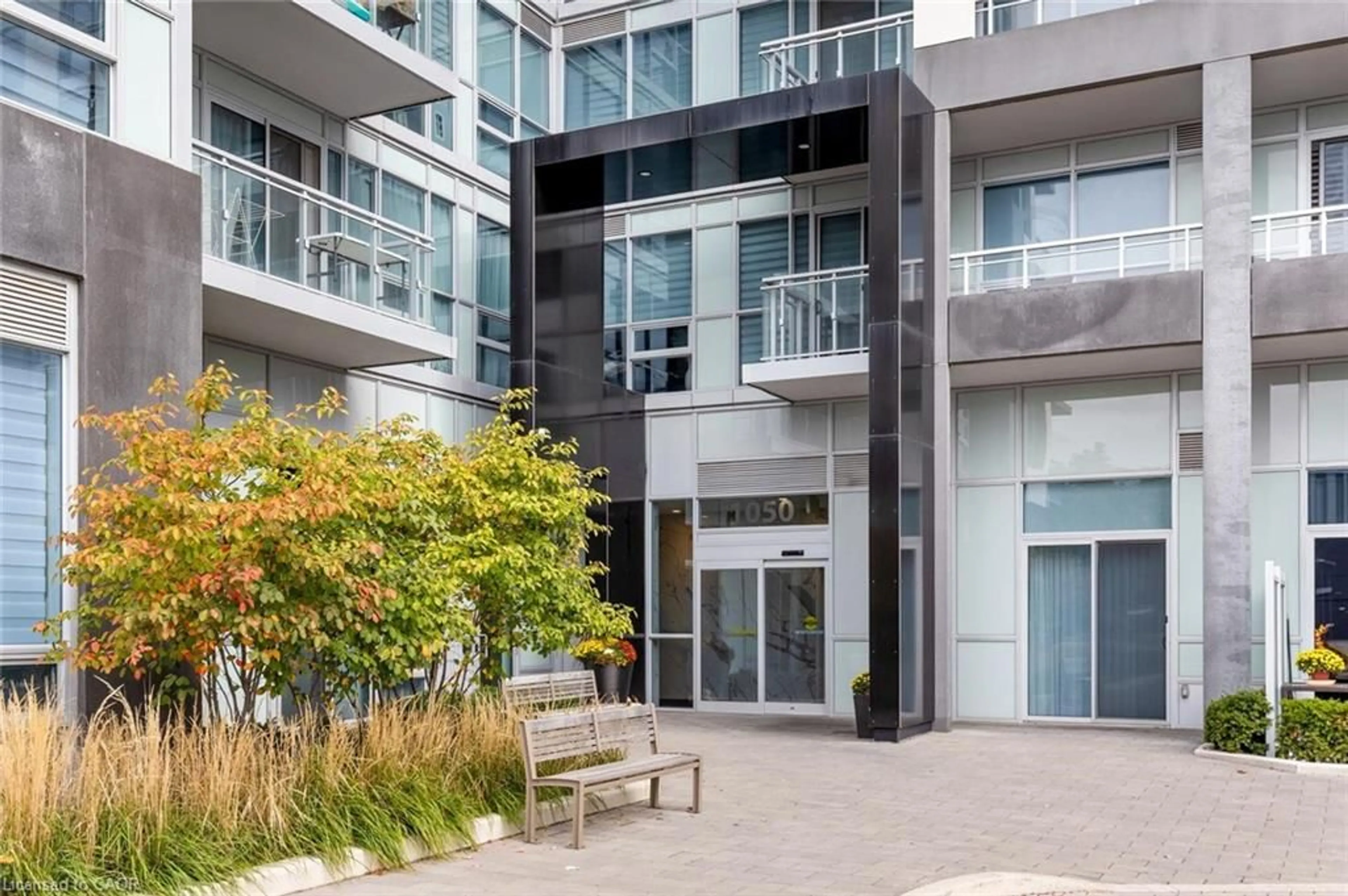 Patio, street for 1050 Main St #226, Milton Ontario L9T 6H7